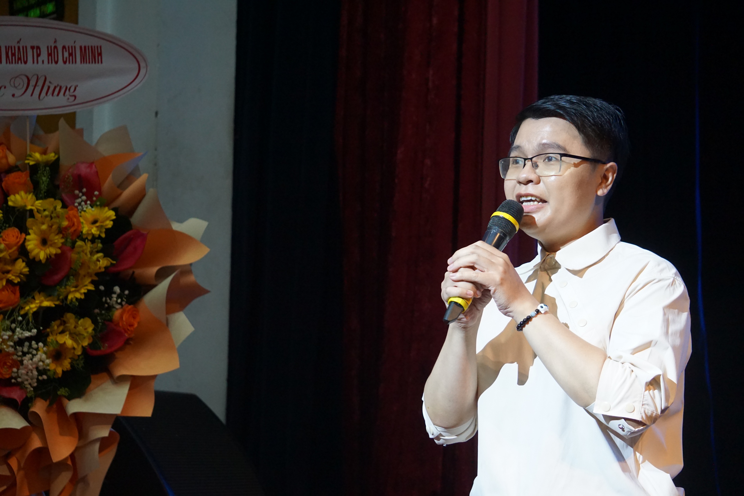 Kỳ nữ Kim Cương xúc động trước thành quả của bác sĩ Trần Thanh Nhã, con trai cố nghệ sĩ Bạch Lan - Ảnh 5.