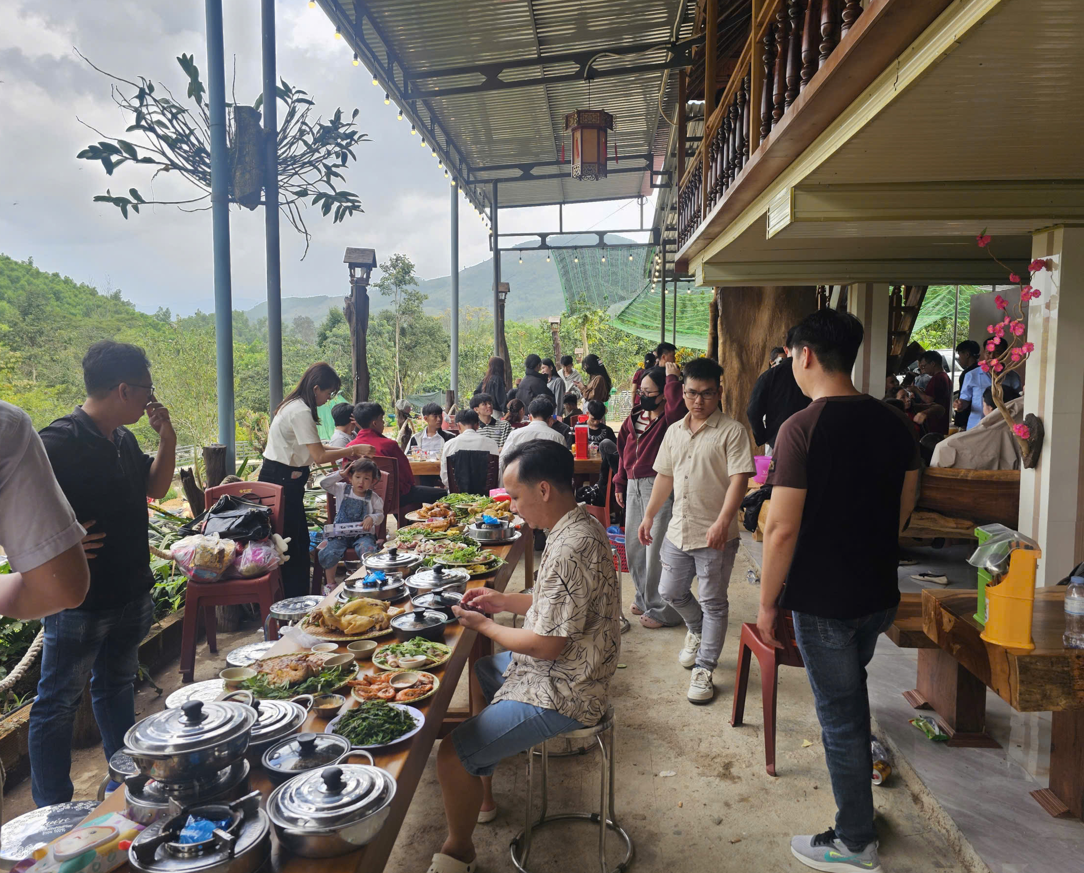Hàng quán Gia Lai đông khách sau Tết 2026: Trải nghiệm ẩm thực độc đáo - Ảnh 8.