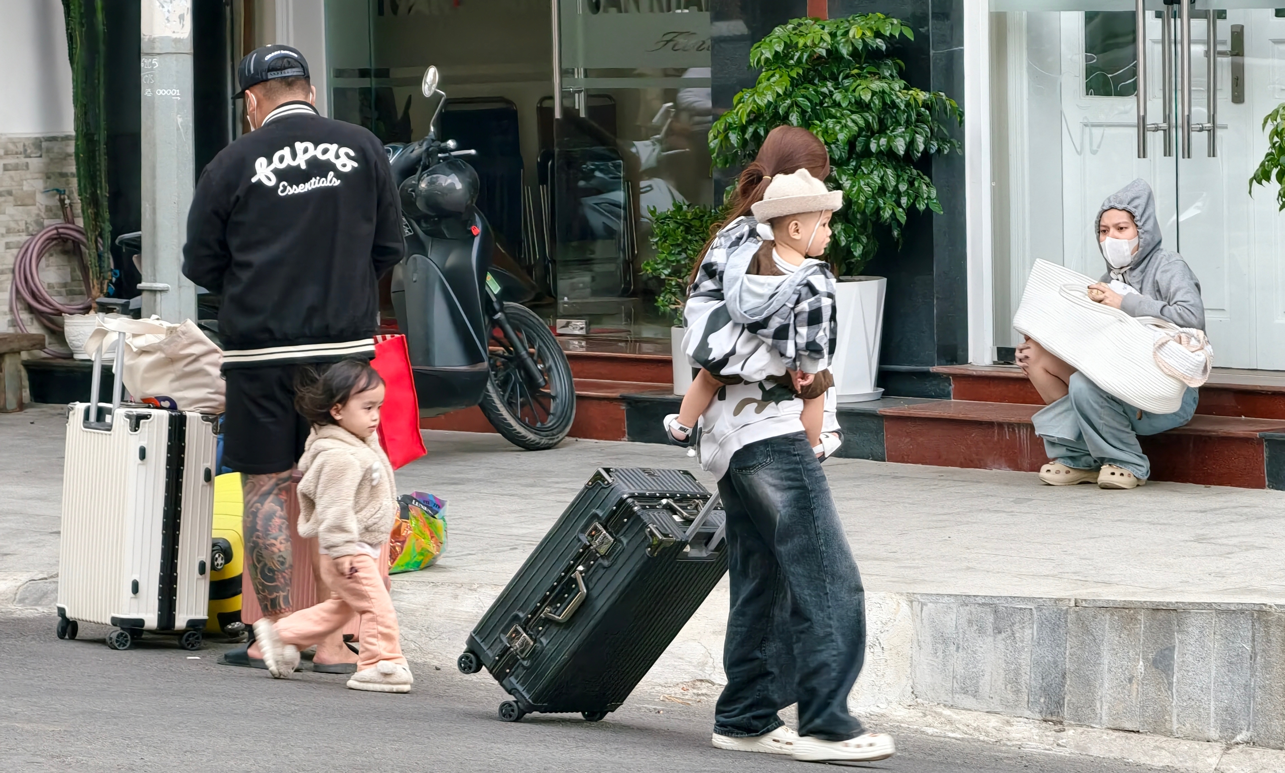 Du kh&aacute;ch thong thả rời Đ&agrave; Lạt sau k&igrave; nghỉ Tết Nguy&ecirc;n đ&aacute;n - Ảnh 1.