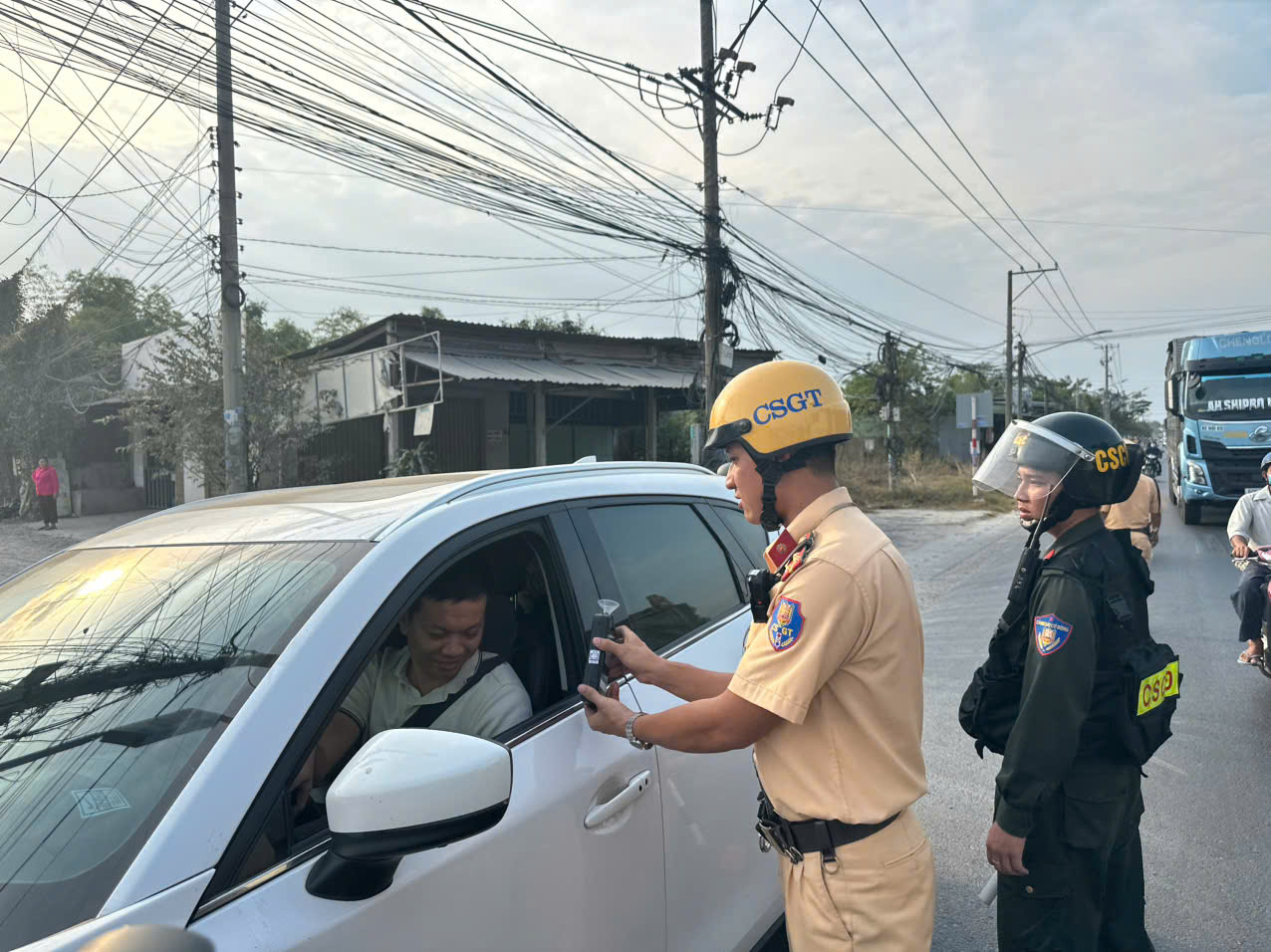 Tây Ninh và Đồng Tháp xử lý gần 1 . 100 Trường hợp vi phạm nồng độ cồn trong 9 ngày Tết - Ảnh 1.