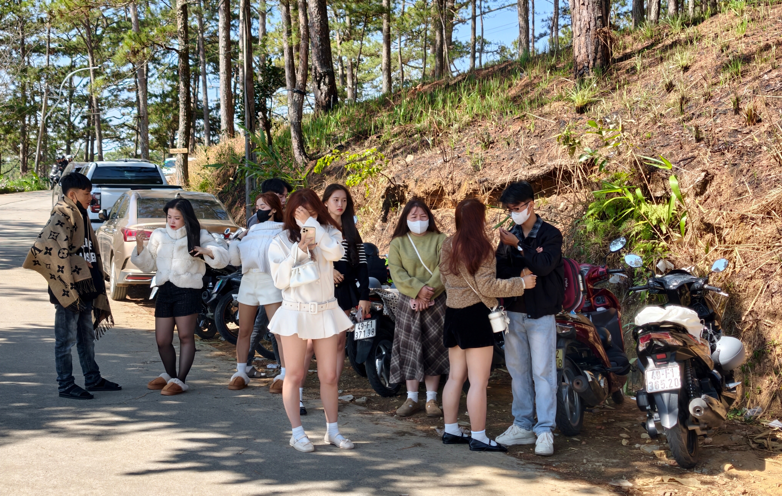 Du kh&aacute;ch thong thả rời Đ&agrave; Lạt sau k&igrave; nghỉ Tết Nguy&ecirc;n đ&aacute;n - Ảnh 6.