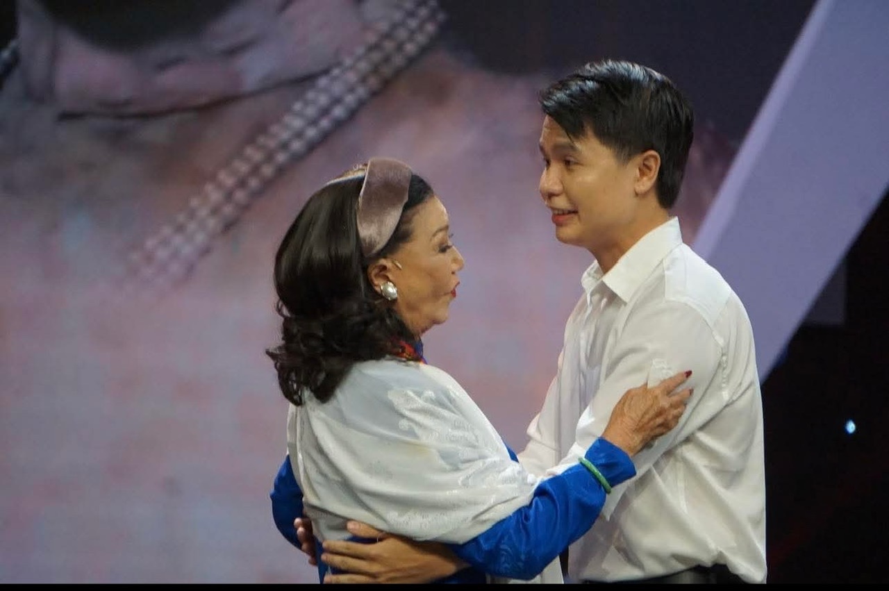 Kỳ nữ Kim Cương xúc động trước thành quả của bác sĩ Trần Thanh Nhã, con trai cố nghệ sĩ Bạch Lan - Ảnh 4.