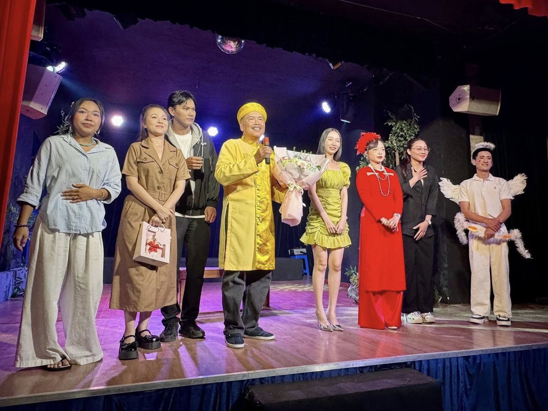 Nghệ sĩ TP HCM đồng hành cùng khí thế mới của đất nước - Ảnh 2.