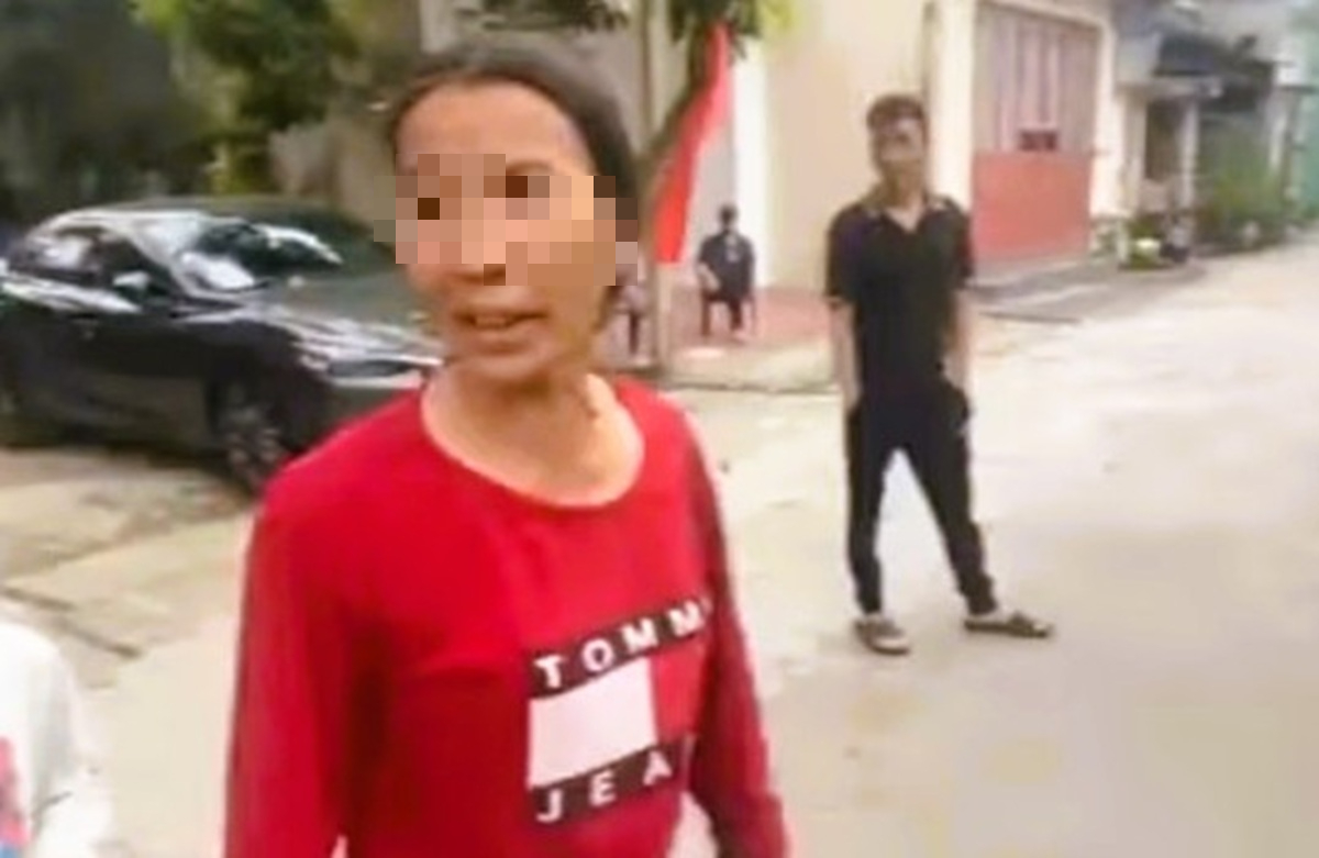 Công an mời 2 vợ chồng ở Ninh Bình tự ý đòi thu tiền đỗ xe đi chợ Viềng - Ảnh 2.