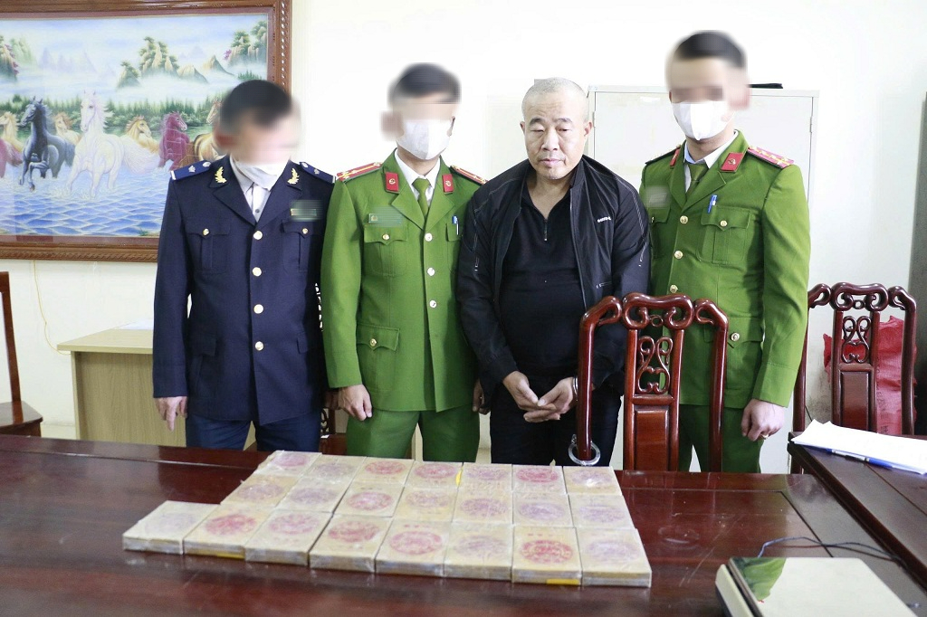 Bắt Đào Minh Hoàng, thu giữ 22 bánh heroin - Ảnh 1.