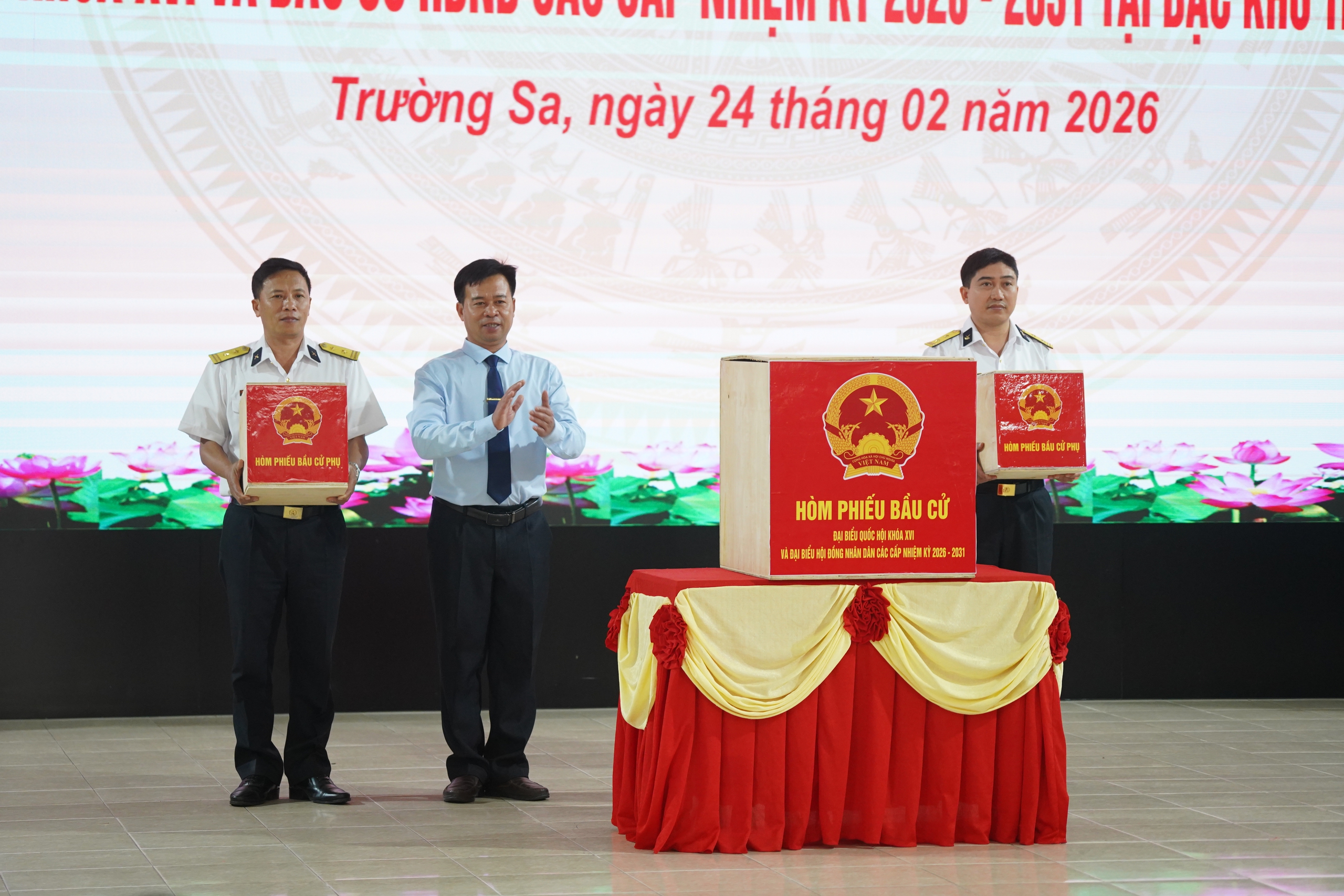 Trường Sa có 21 khu vực bỏ phiếu bầu cử - Ảnh 1.