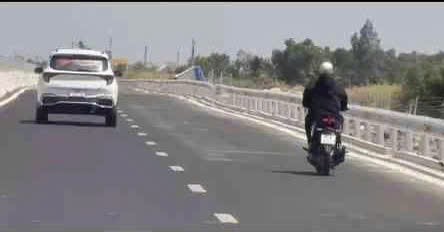 Phát hiện xe máy chạy trên cao tốc nhờ tin báo qua VNeID - Ảnh 1.