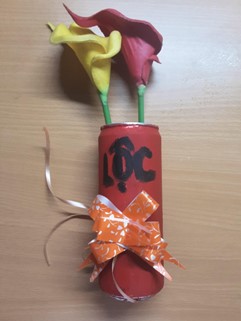 Cuộc thi "Tết xanh": G&oacute;c b&agrave;n Tết xanh từ những vật dụng bỏ đi - Ảnh 1.