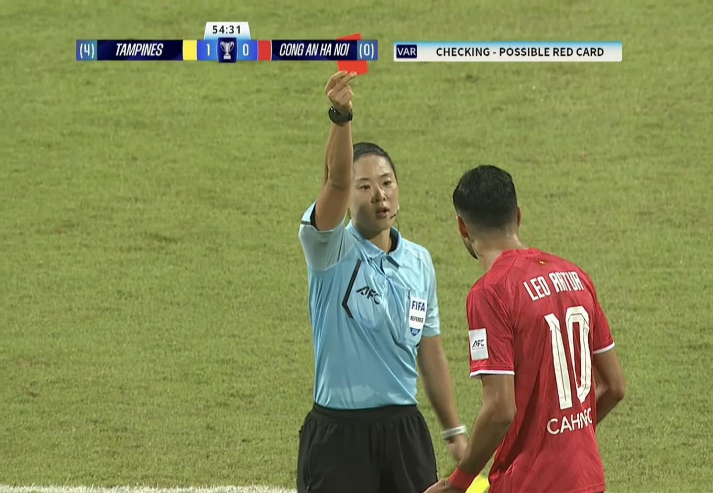 Nhận thẻ đỏ ở Cúp châu Á, vẫn bị treo giò tại V-League? - Ảnh 1.