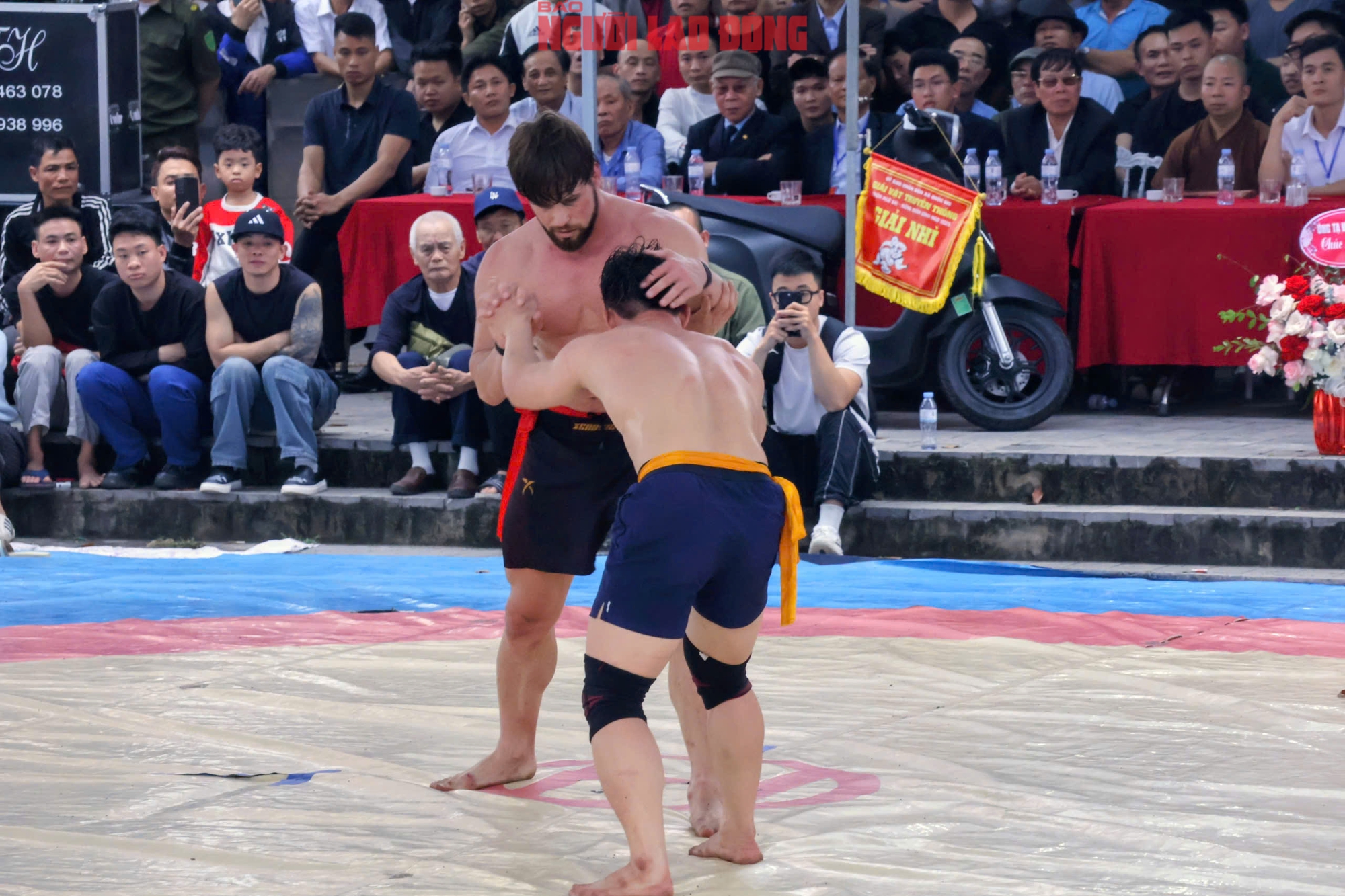 VIDEO: Đô vật Zakhar đại náo sới vật Ngô Sài và "ẵm" giải nhất khi thắng 2 kiện tướng Việt Nam - Ảnh 5.