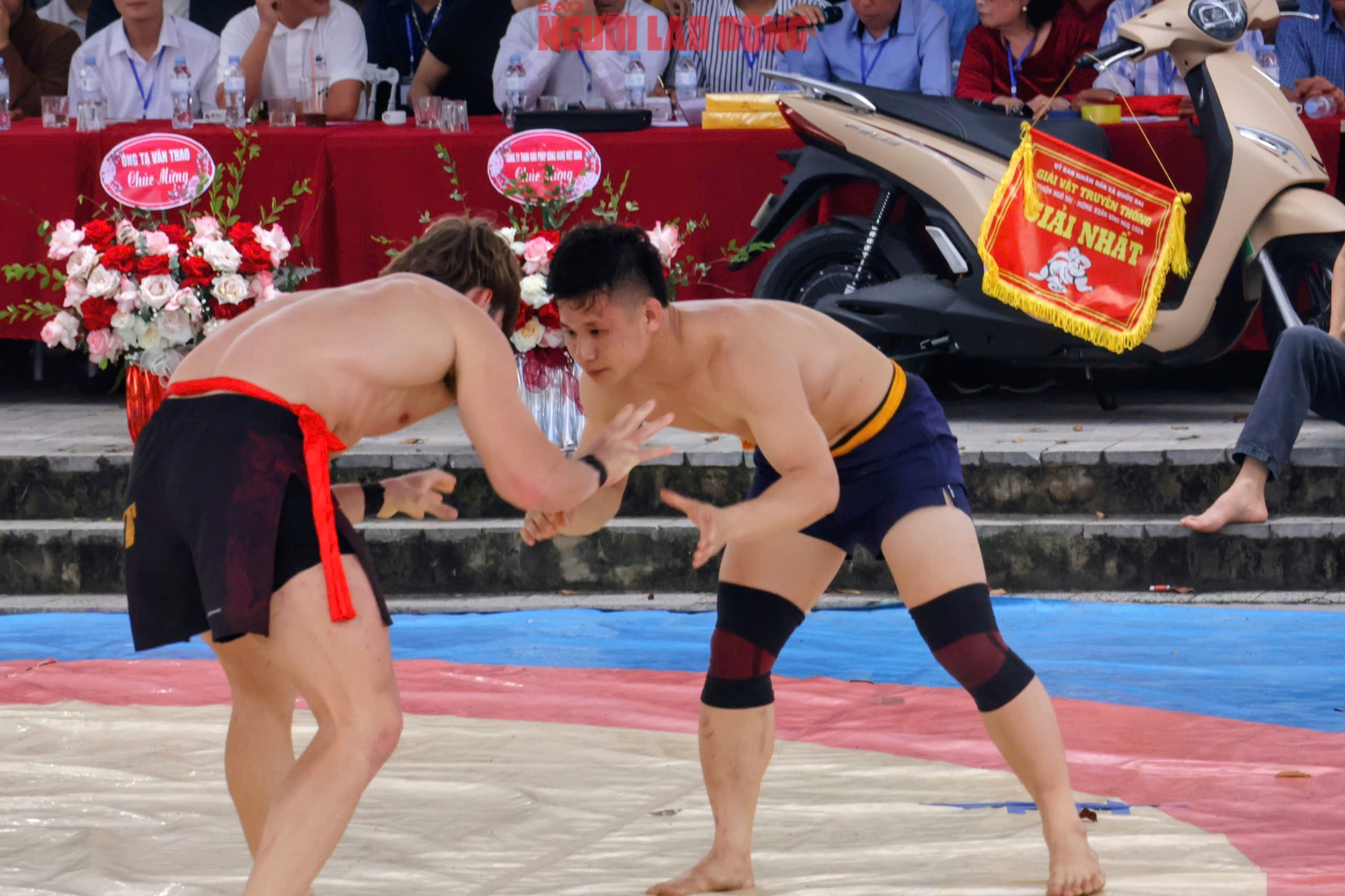 VIDEO: Đô vật Zakhar đại náo sới vật Ngô Sài và "ẵm" giải nhất khi thắng 2 kiện tướng Việt Nam - Ảnh 6.