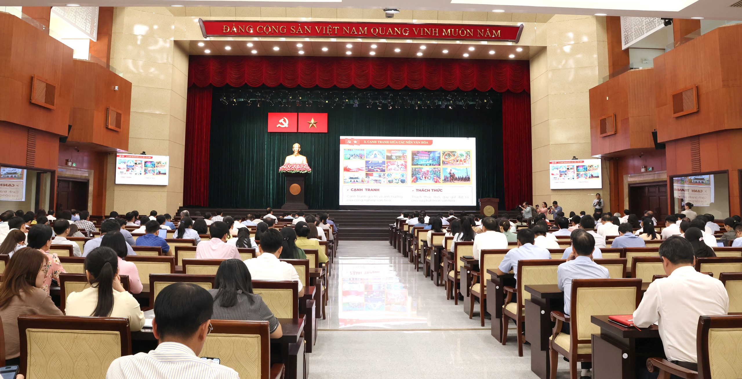 TPHCM: Gần 90.000 cán bộ, đảng viên dự hội nghị toàn quốc quán triệt Nghị quyết 79 và Nghị quyết 80 - Ảnh 1.