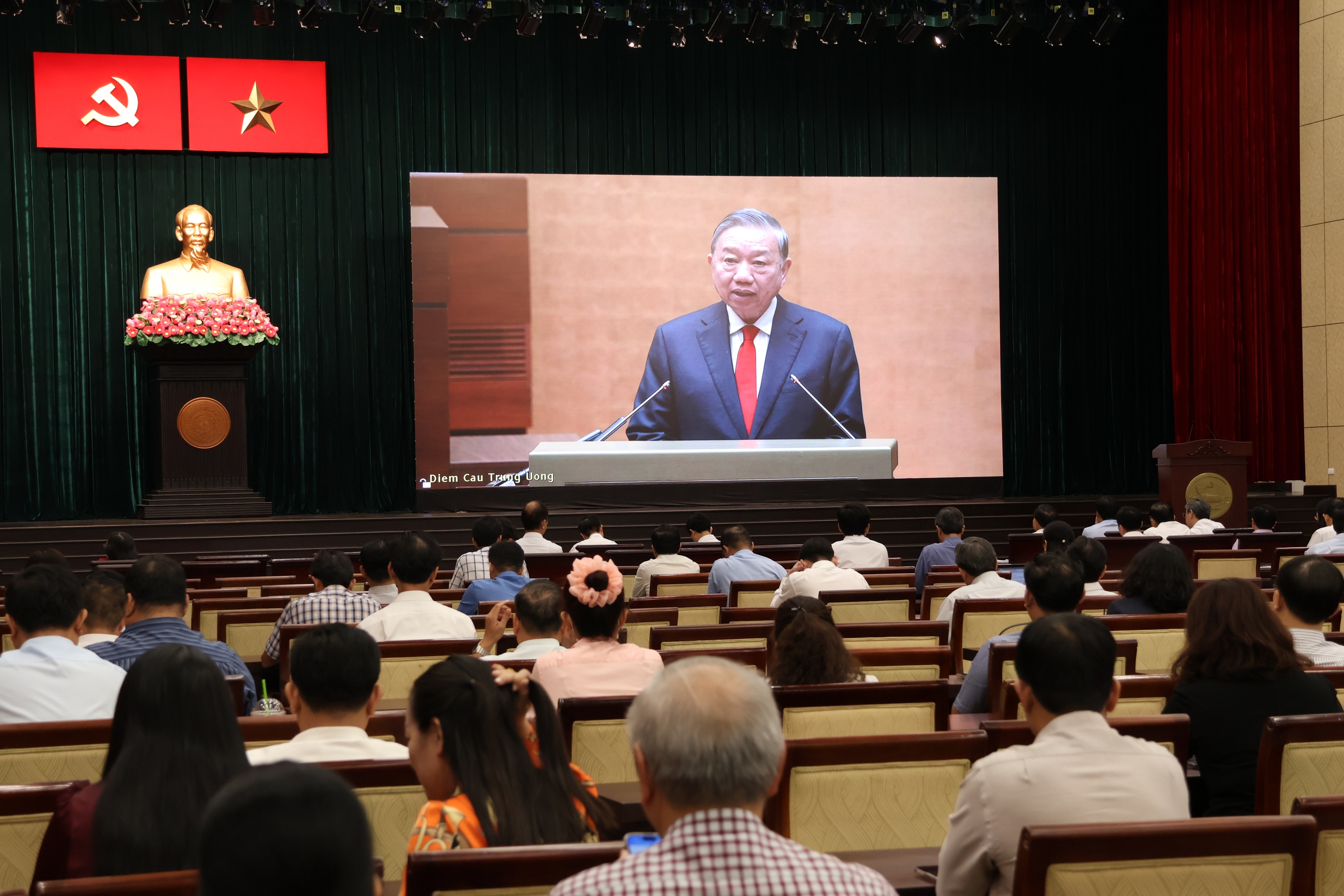 TPHCM: Gần 90.000 cán bộ, đảng viên dự hội nghị toàn quốc quán triệt Nghị quyết 79 và Nghị quyết 80 - Ảnh 4.