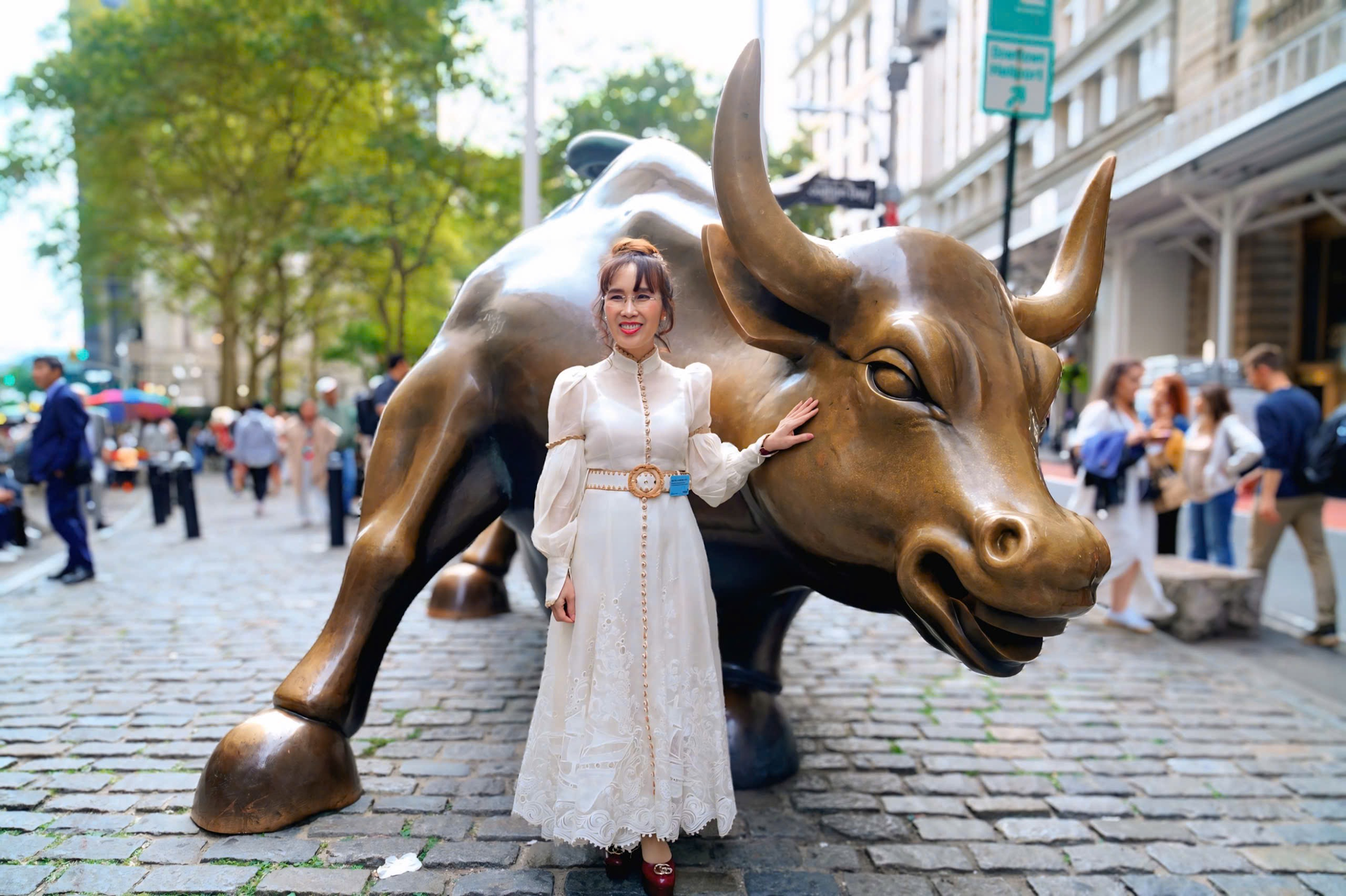 Tỷ phú Nguyễn Thị Phương Thảo tham dự Lễ đánh cồng khởi động HOSE, thị trường bật xanh - Ảnh 4.