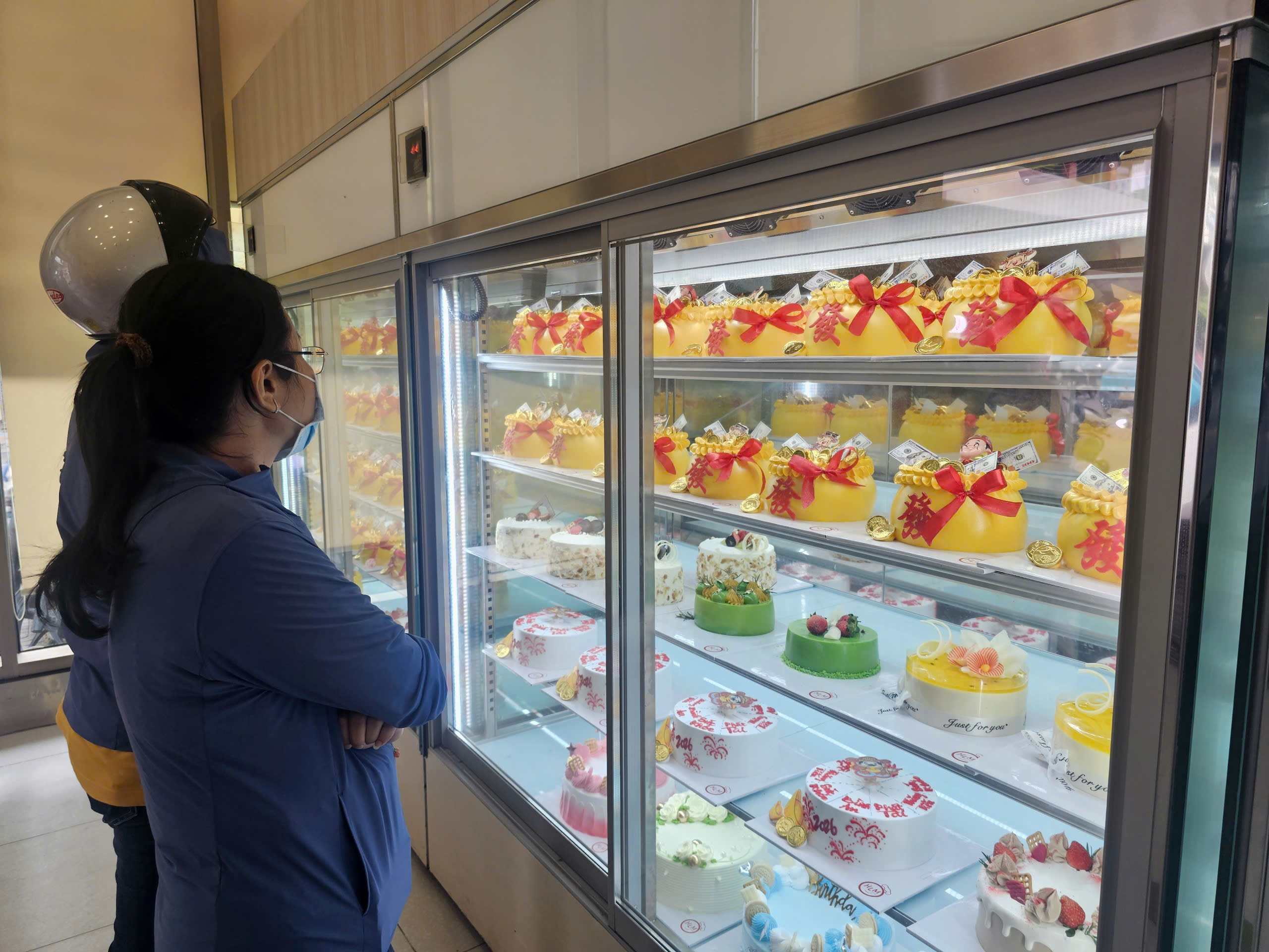 Những mặt hàng “ cháy hàng ” dịp vía Thần Tài 2026 Ngòai vàng bạc - Ảnh 1. Những mặt hàng “ cháy hàng ” dịp vía Thần Tài 2026 Ngòai vàng bạc - Ảnh 1.