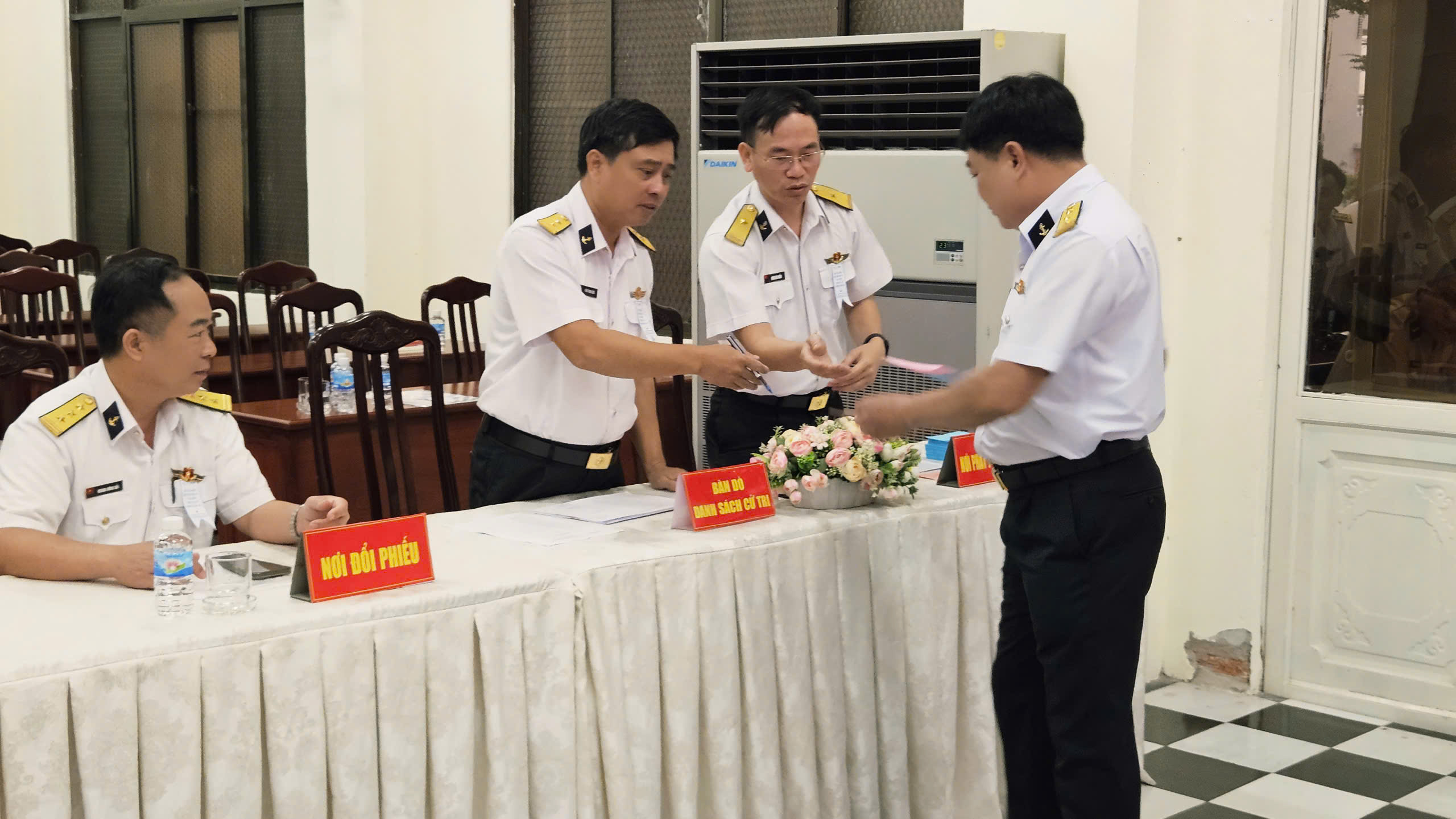 Bầu cử sớm TPHCM 2026: Khai mạc th&agrave;nh c&ocirc;ng tại 4 khu vực bỏ phiếu - Ảnh 12.