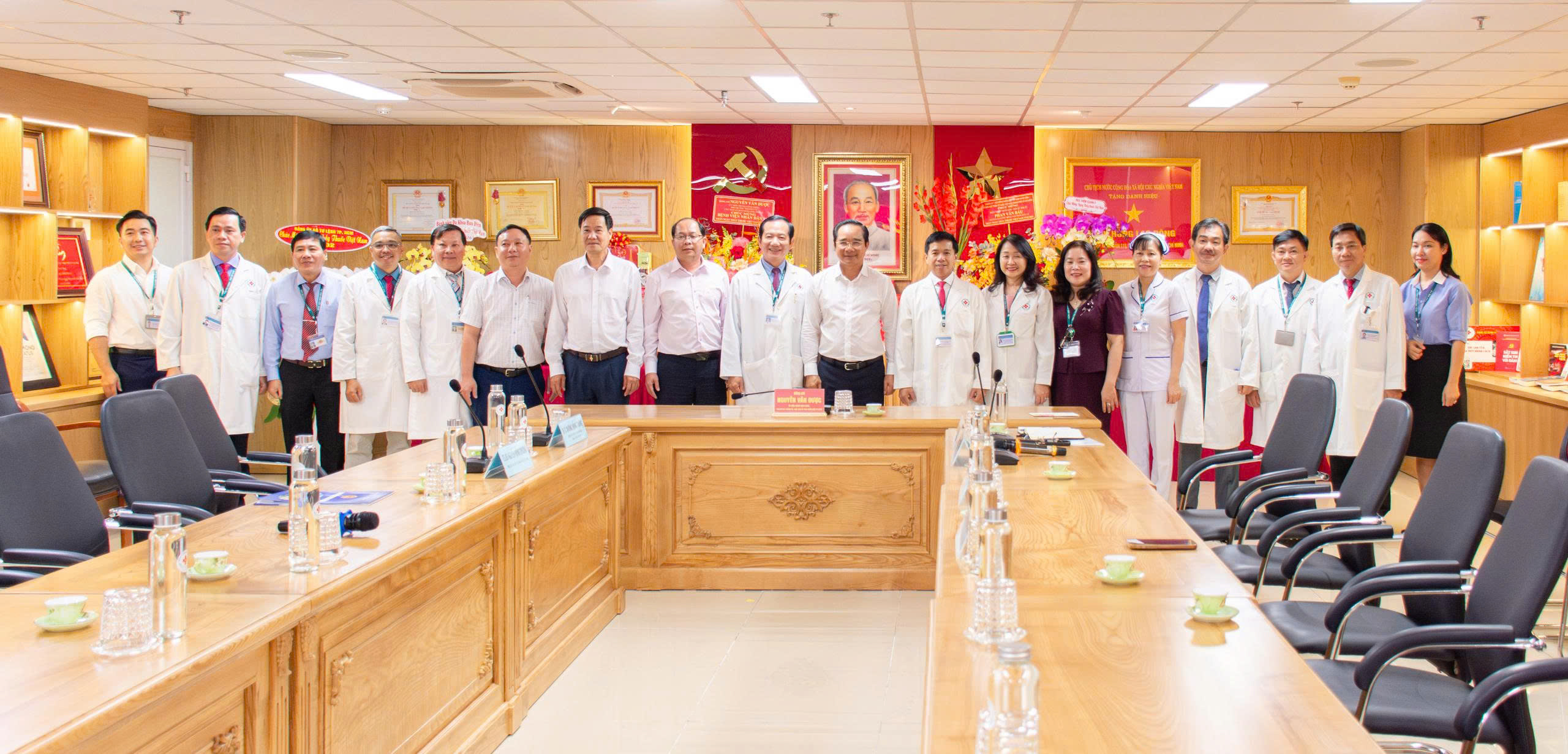 Tự hào, tri ân thầy thuốc Việt Nam - Ảnh 1.