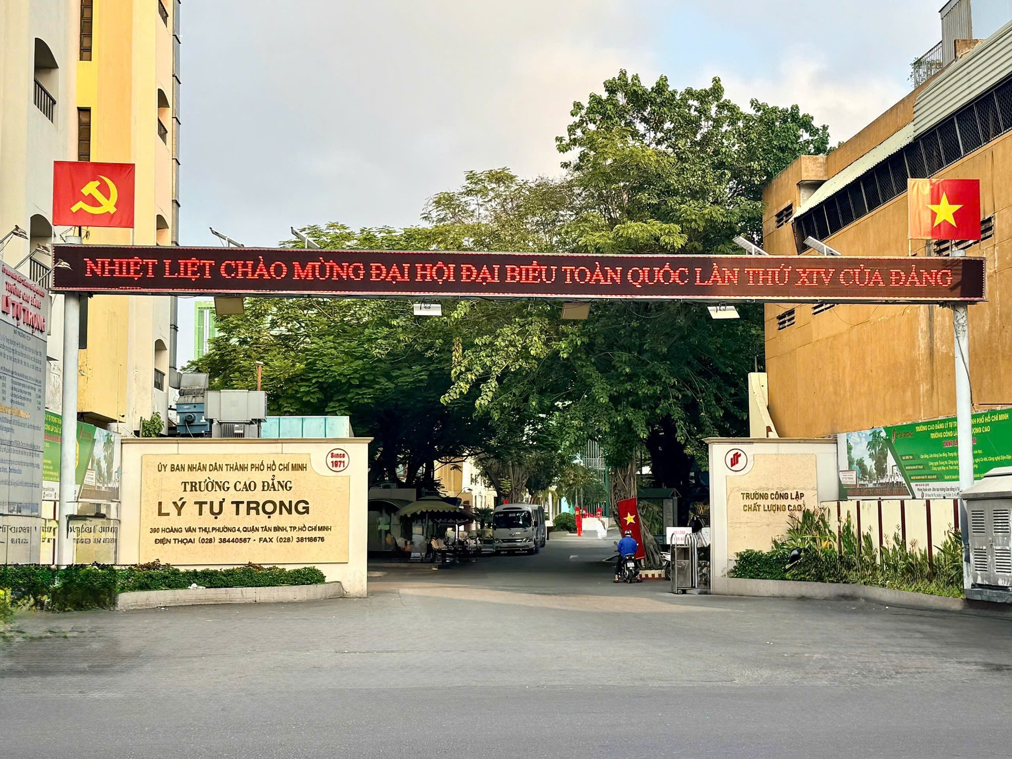 Trường CĐ Lý Tự Trọng TPHCM đã hoàn trả học phí tạm thu cho hơn 2.000 người học - Ảnh 1.