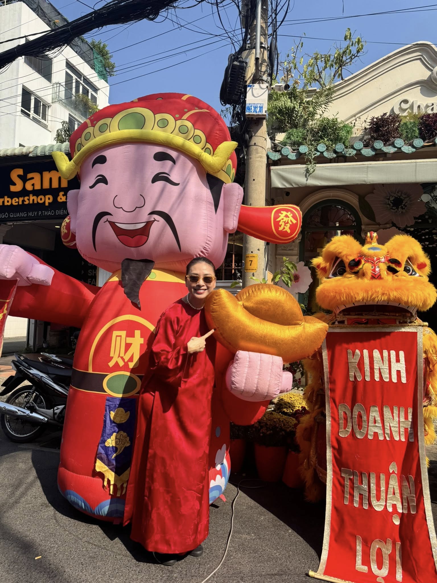 Ngô Thanh Vân "cười ngất" trước màn chúc sinh nhật của chồng - Ảnh 1.