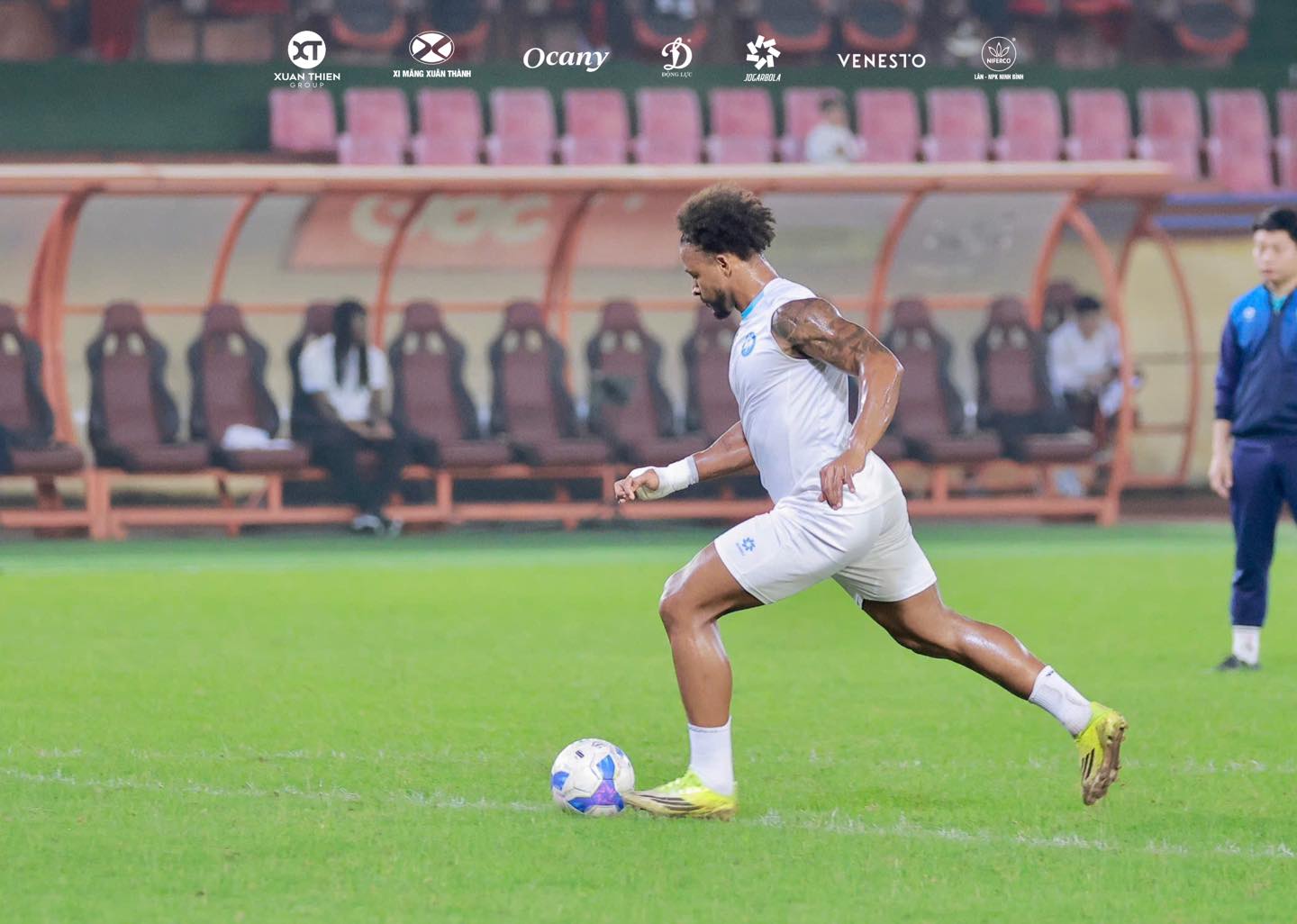 HLV Vũ Hồng Việt trở lại "ghế nóng" CLB Nam Định - Ảnh 2.