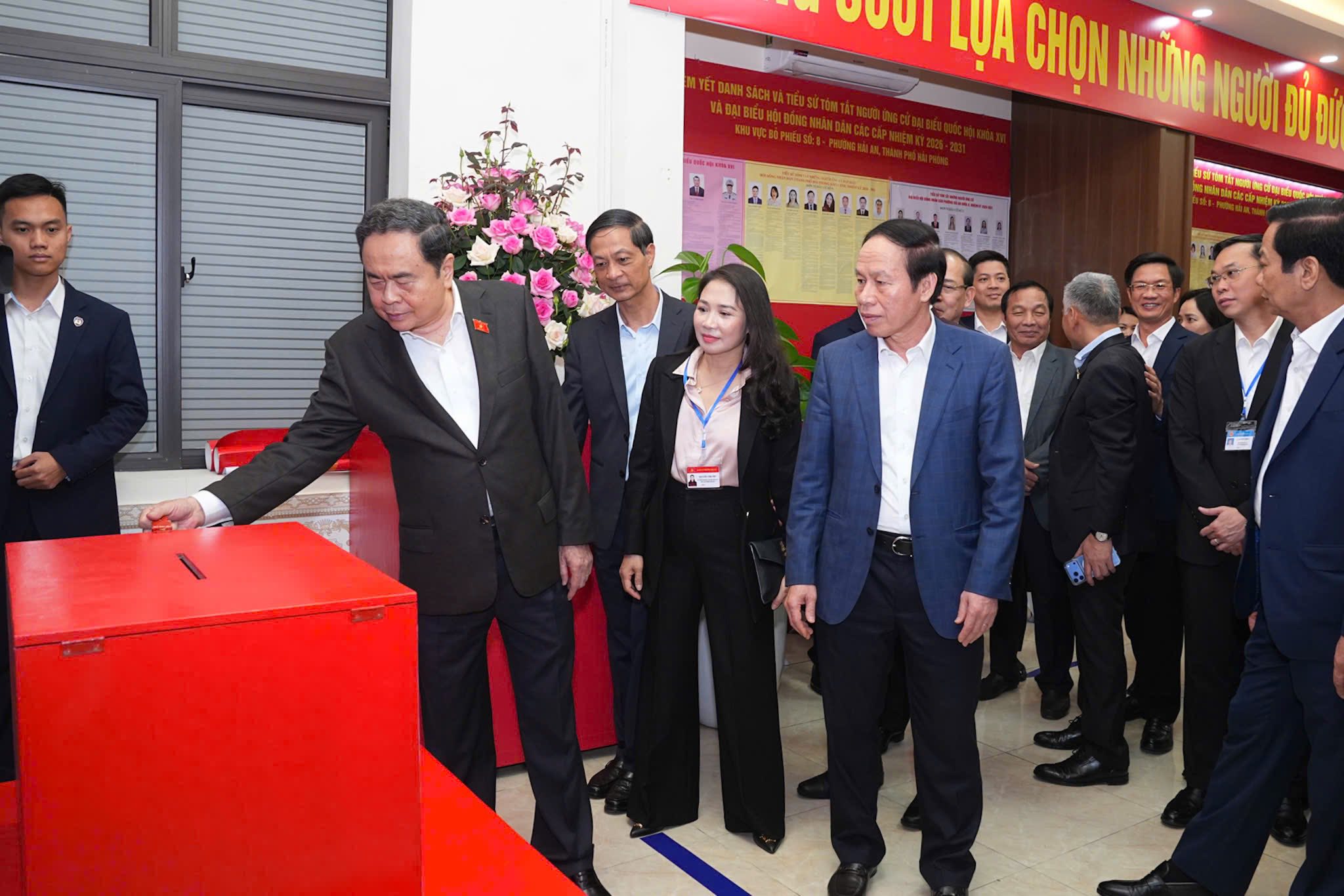 Chủ tịch Quốc hội Trần Thanh Mẫn kiểm tra công tác bầu cử Hải Phòng 2026 - Ảnh 1. Chủ tịch Quốc hội Trần Thanh Mẫn kiểm tra công tác bầu cử Hải Phòng 2026 - Ảnh 1.