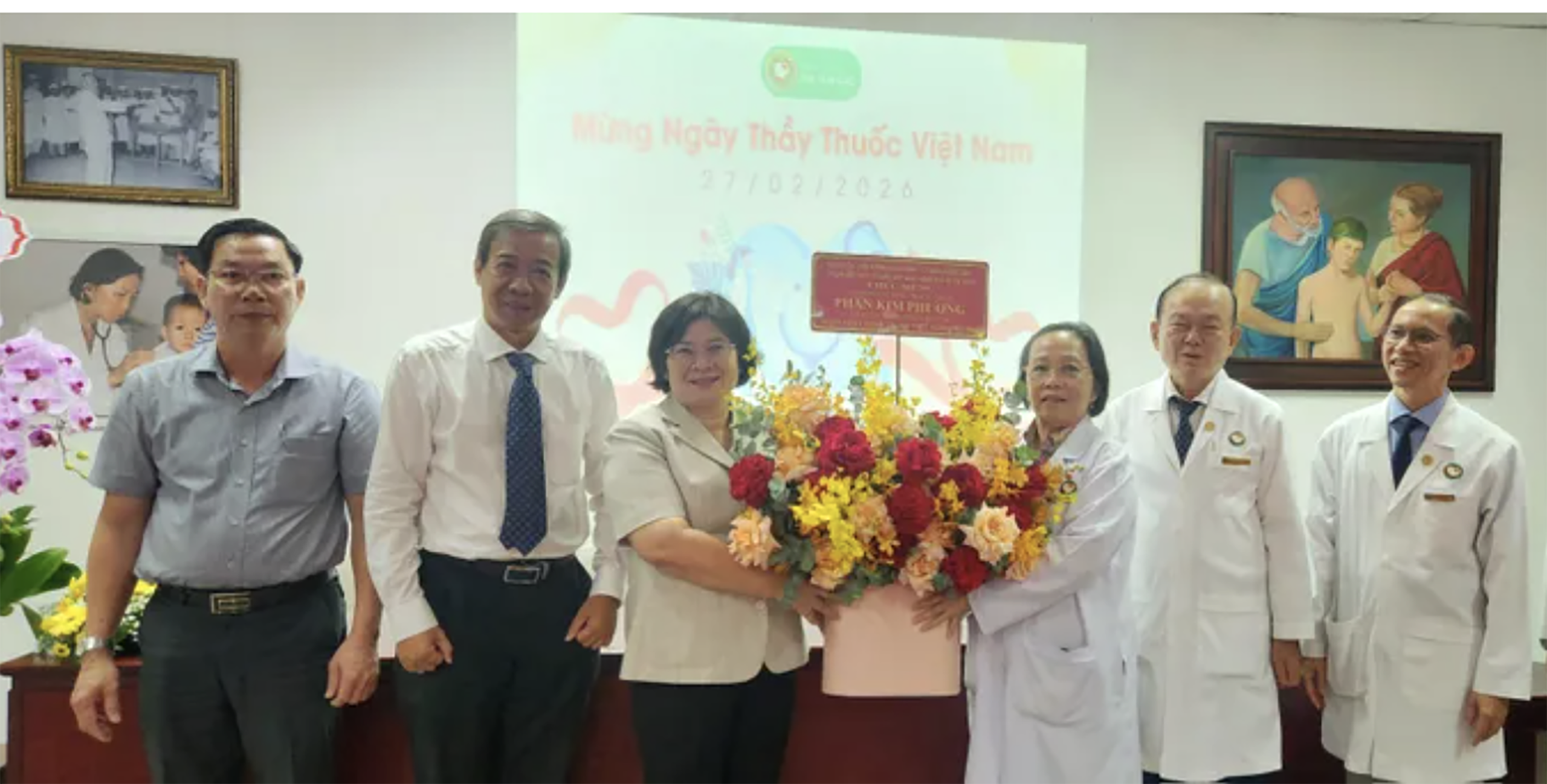 Lãnh đạo TPHCM tri ân nữ bác sĩ tim mạch tiêu biểu - Ảnh 1.