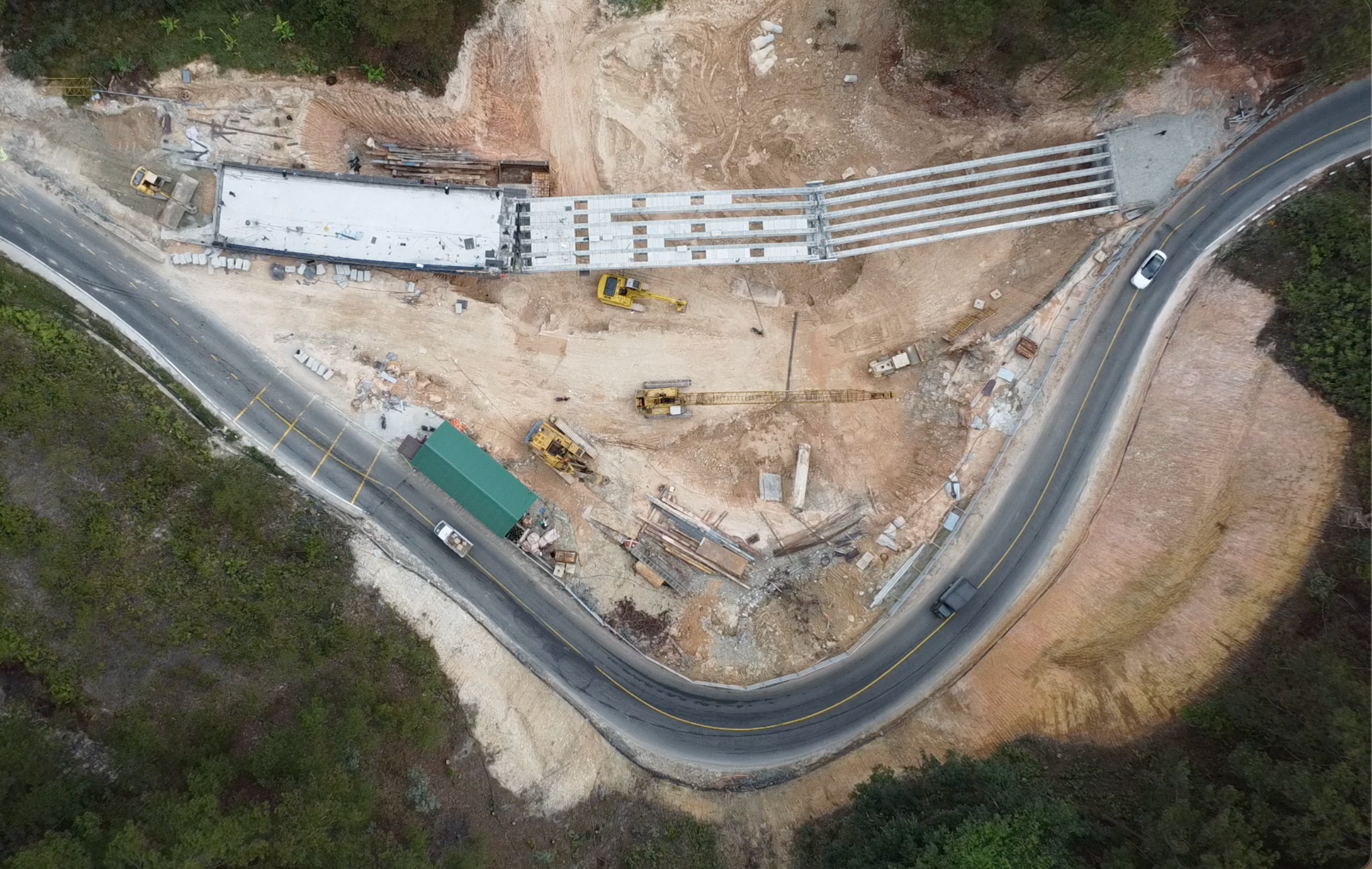 Hình hài cây cầu trên đèo Mimosa thay thế đoạn đường bị sạt lở cuối năm 2025 - Ảnh 7.