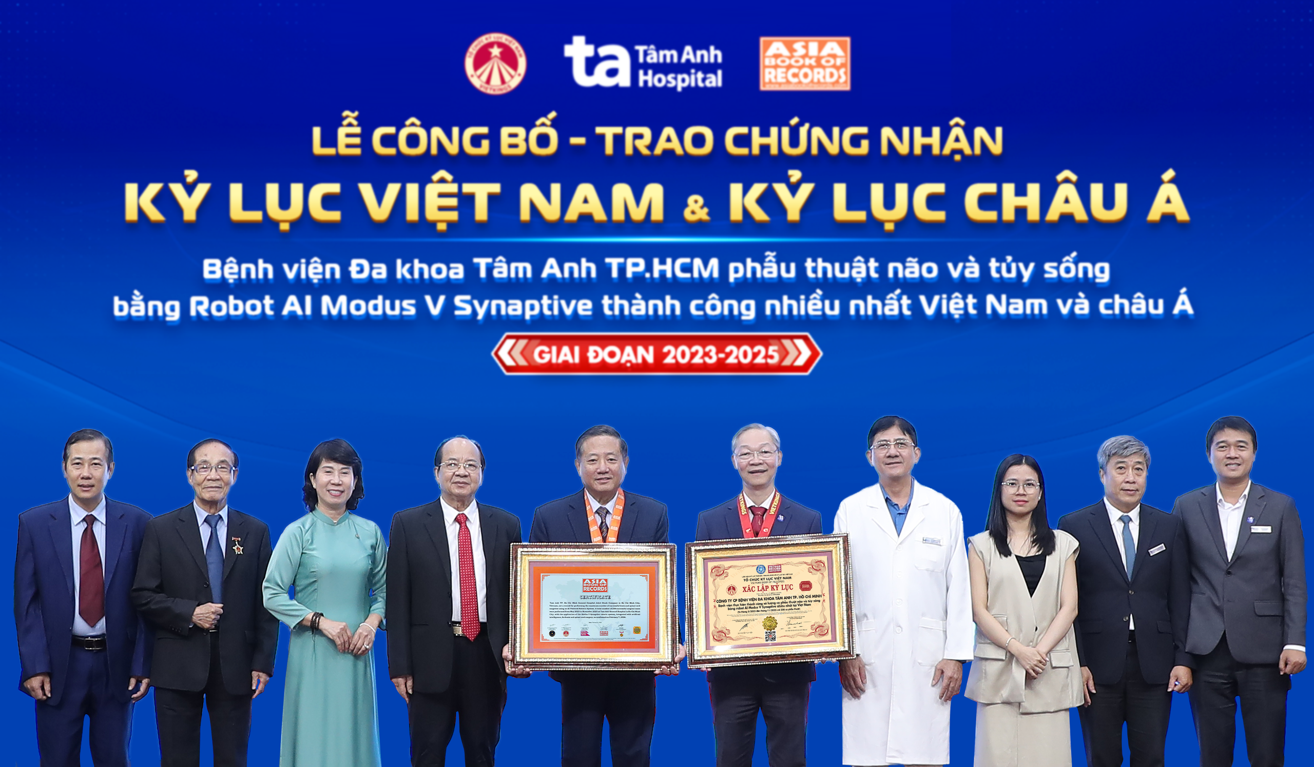 Bệnh viện Tâm Anh lập kỷ lục châu Á phẫu thuật não và cột sống bằng robot AI - Ảnh 1.