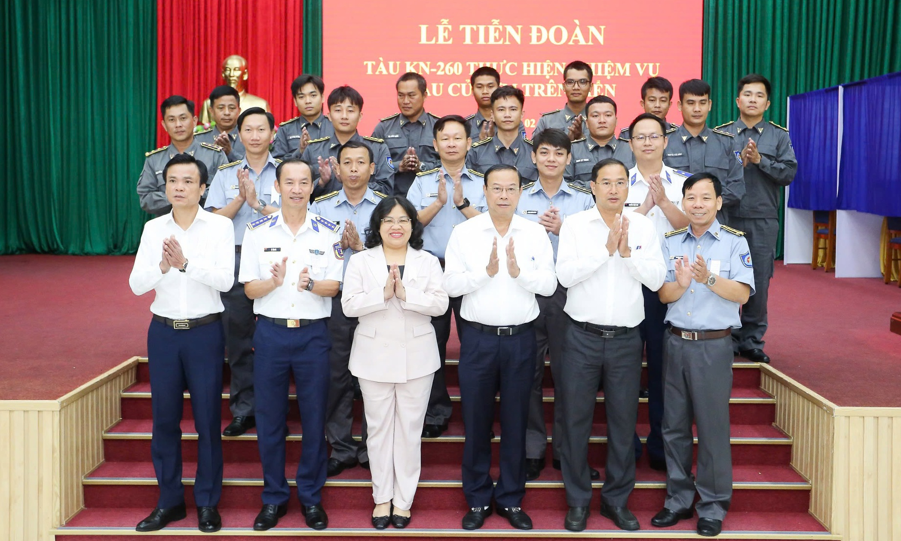 TPHCM: Tiễn c&aacute;c t&agrave;u l&ecirc;n đường thực hiện bầu cử sớm tr&ecirc;n biển - Ảnh 3.