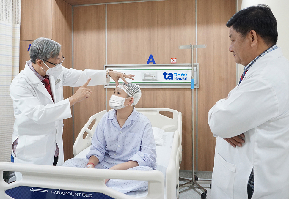 Bệnh viện Tâm Anh lập kỷ lục châu Á phẫu thuật não và cột sống bằng robot AI - Ảnh 3.