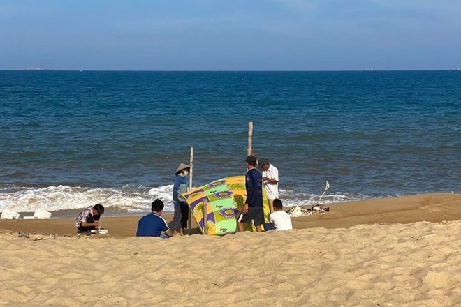 Gia Lai: Bé trai 13 tuổi tử vong khi tắm biển cùng nhóm bạn - Ảnh 1.