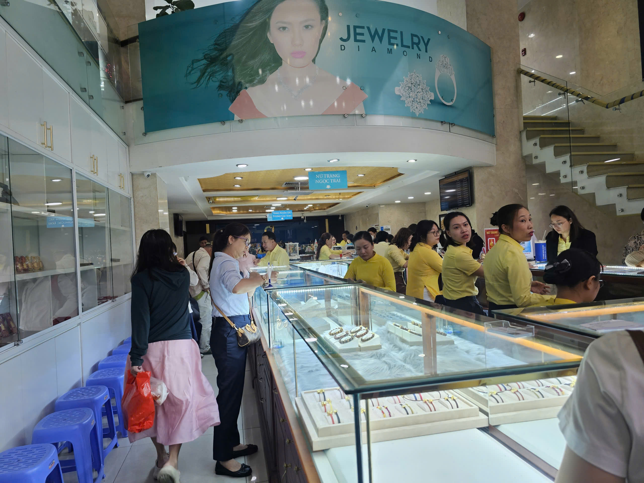 Diễn biến bất ngờ của gi&aacute; v&agrave;ng ng&agrave;y v&iacute;a Thần T&agrave;i 2026 - Ảnh 2.