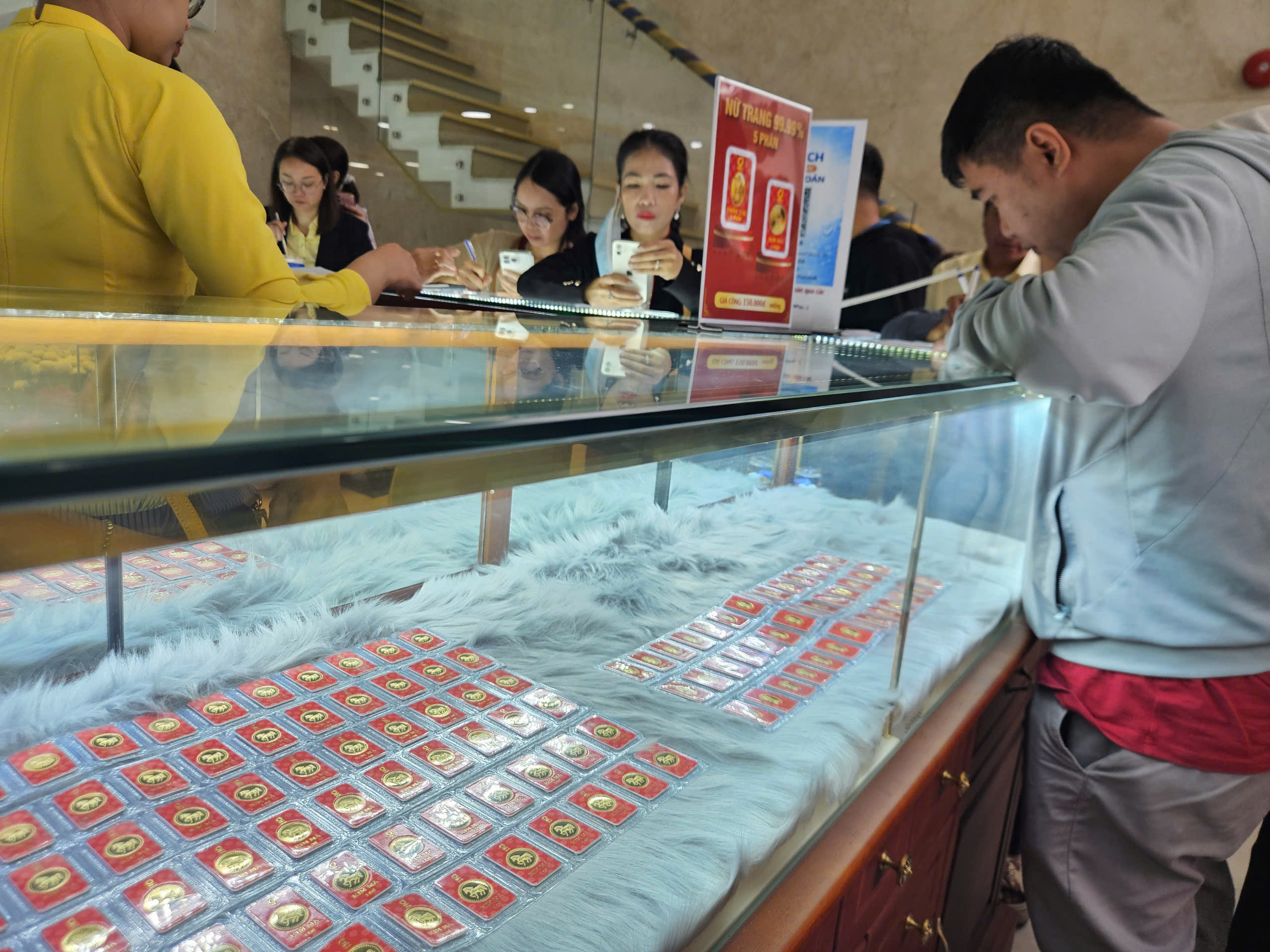 Diễn biến bất ngờ của gi&aacute; v&agrave;ng ng&agrave;y v&iacute;a Thần T&agrave;i 2026 - Ảnh 5.