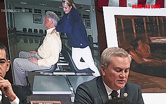 Cựu Tổng thống Bill Clinton g&acirc;y bất ngờ tại buổi thẩm vấn li&ecirc;n quan Epstein - Ảnh 3.