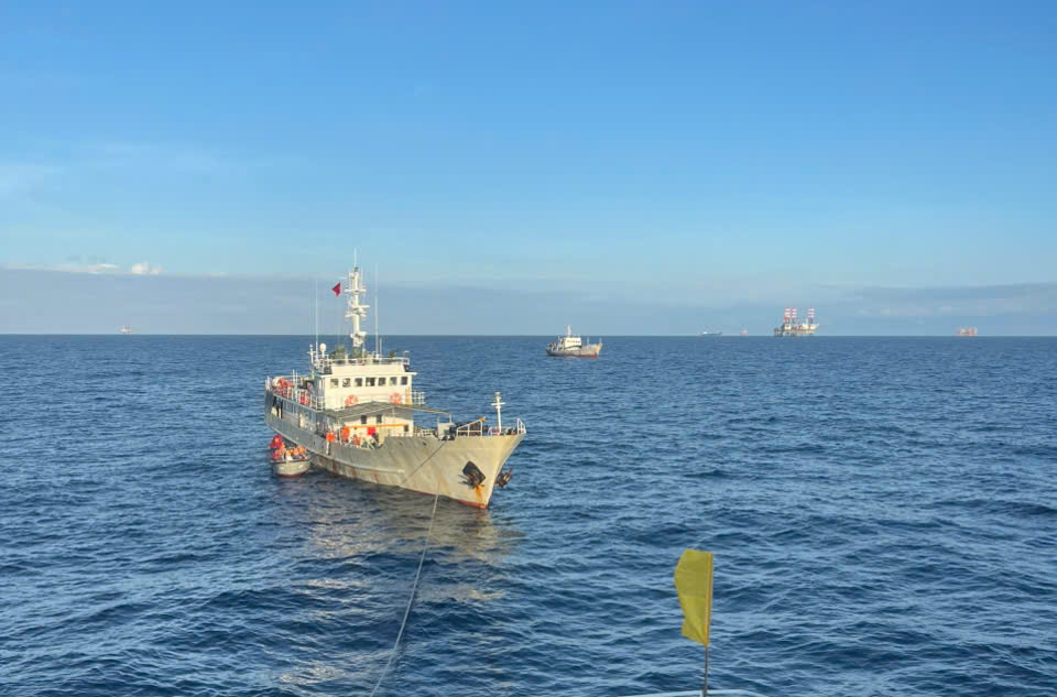 Những lá phiếu bầu cử đầu tiên giữa biển khơi năm 2026 - Ảnh 2. Những lá phiếu bầu cử đầu tiên giữa biển khơi năm 2026 - Ảnh 2.