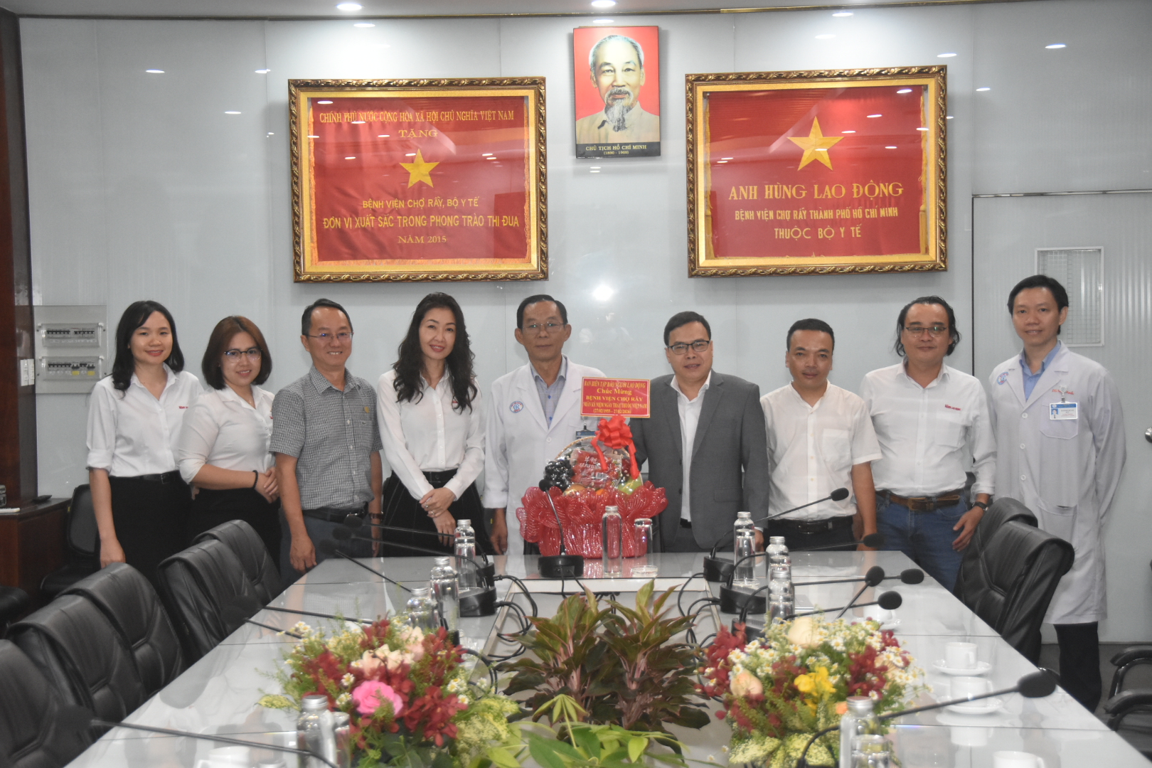 Báo Người Lao Động thăm ngành y tế TPHCM - Ảnh 2.