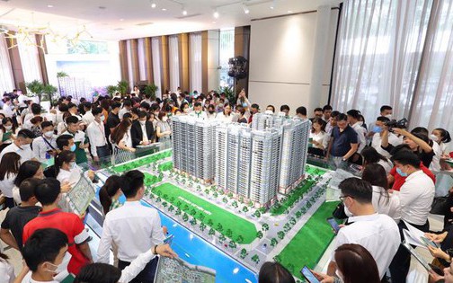 Hơn 6.000 người đổ về TPHCM thi chứng chỉ m&ocirc;i giới bất động sản sau 2 năm &ldquo;đ&oacute;ng băng&rdquo; - Ảnh 1.