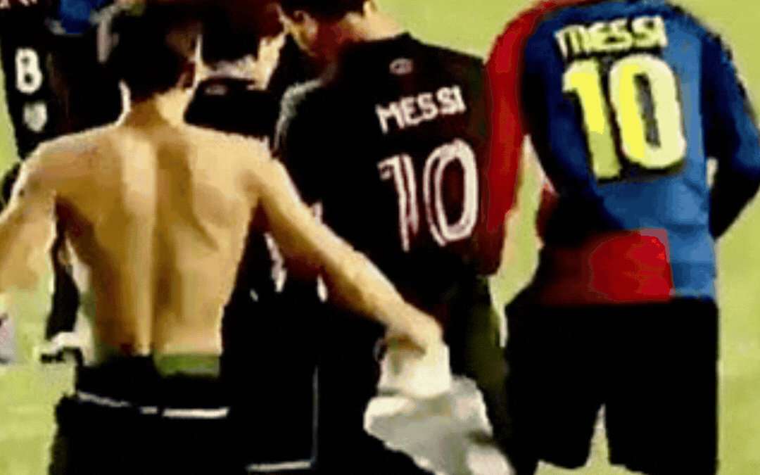 Messi c&oacute; vinh dự đặc biệt như Ronaldo - Ảnh 2.