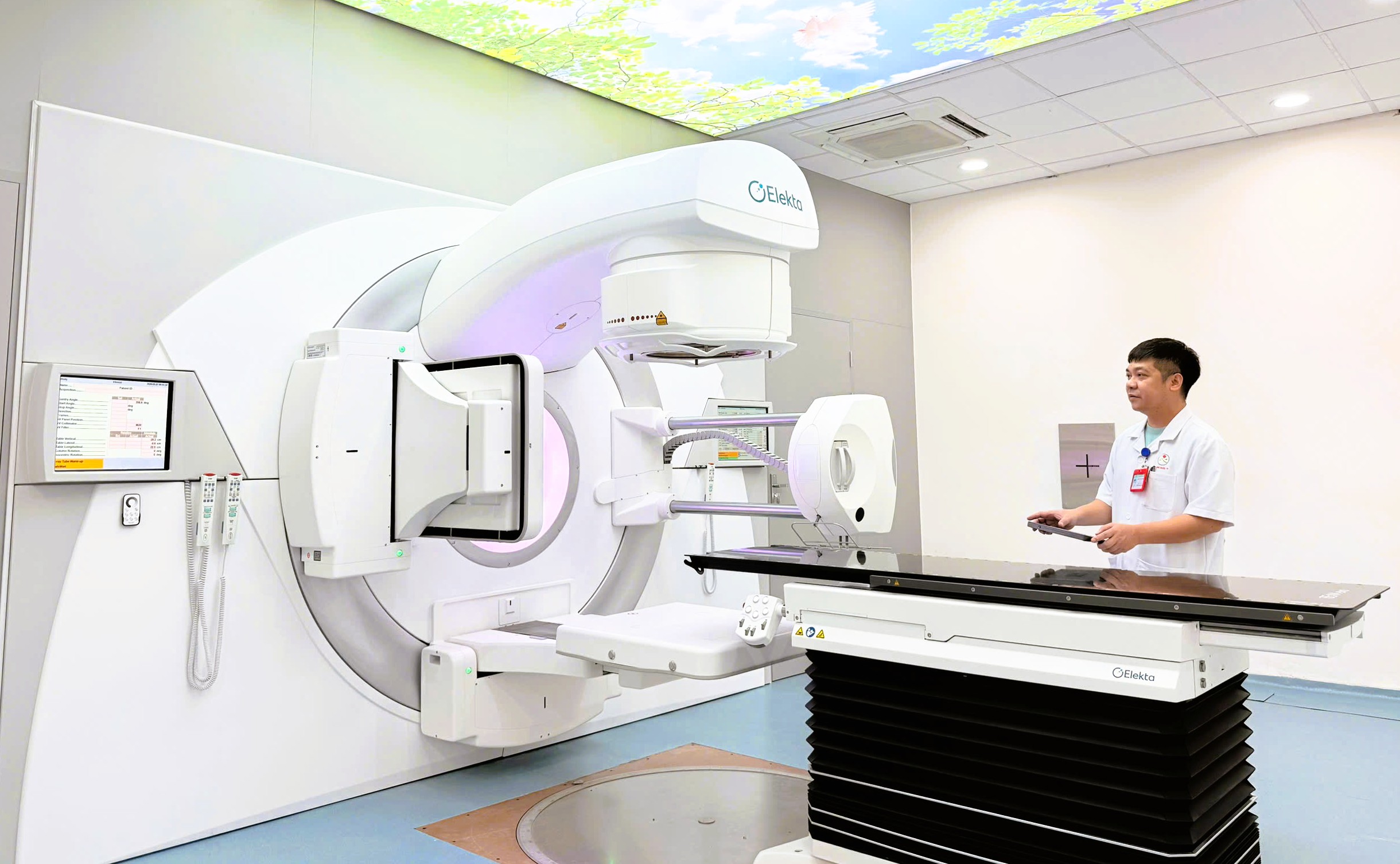 Đưa hệ thống xạ trị hiện đại vào điều trị ung thư tại Thanh Hóa - Ảnh 1.