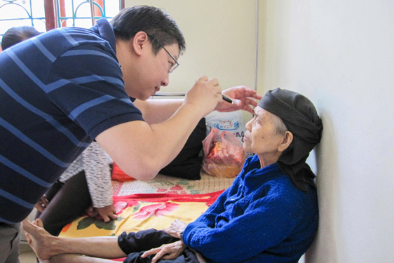 Đưa ph&ograve;ng mổ l&ecirc;n non cao - Ảnh 2.