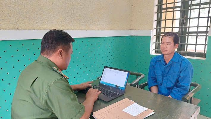 Khởi tố bị can sát hại dã man người tình trước mặt trẻ nhỏ ở Đồng Tháp - Ảnh 1.