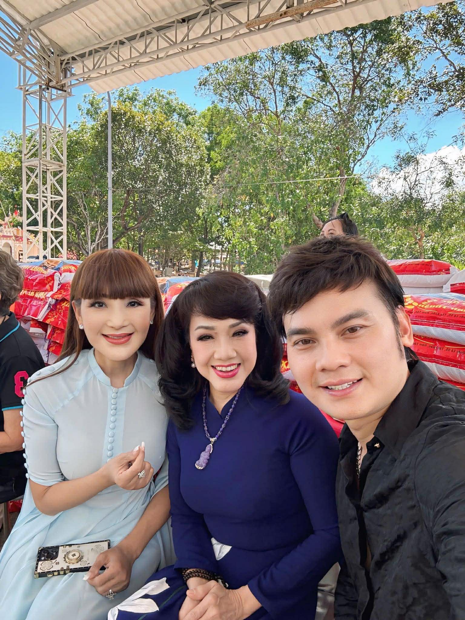 NSƯT Kim Tiểu Long trao tặng 10 tấn gạo và quà cho bà con nông dân nghèo tại Lâm Đồng - Ảnh 2.