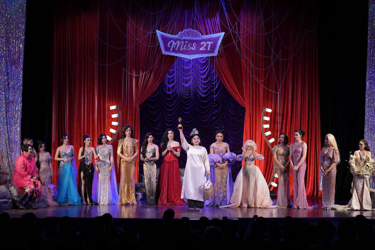 Đạo diễn Bé Bảy - Hồng Ngọc: Khi "Đảo hoa hậu" thắp lại niềm tin cho sân khấu - Ảnh 1.