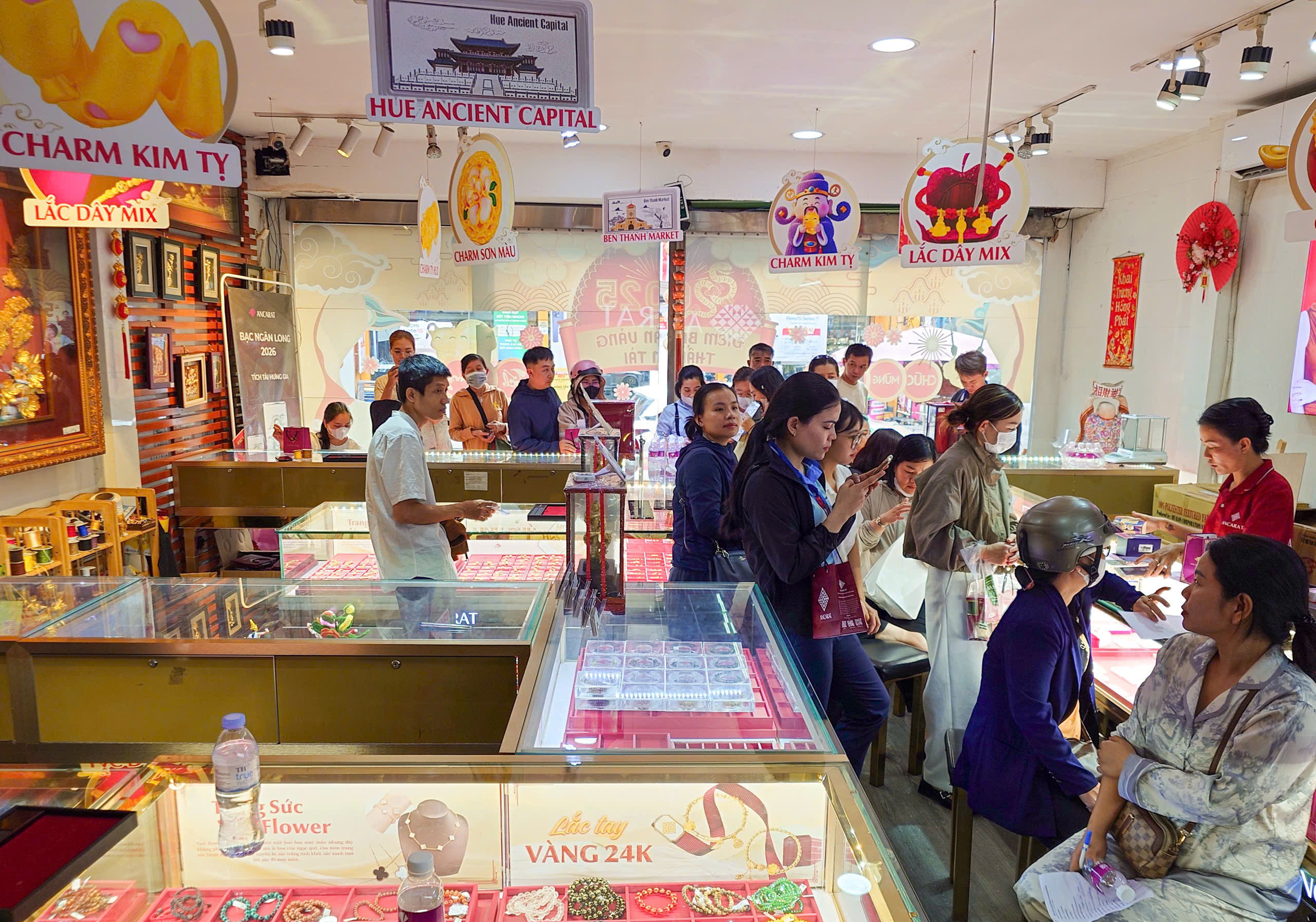 Giá vàng miếng SJC tăng mạnh trong bối cảnh kinh tế 2026 - Ảnh 1.