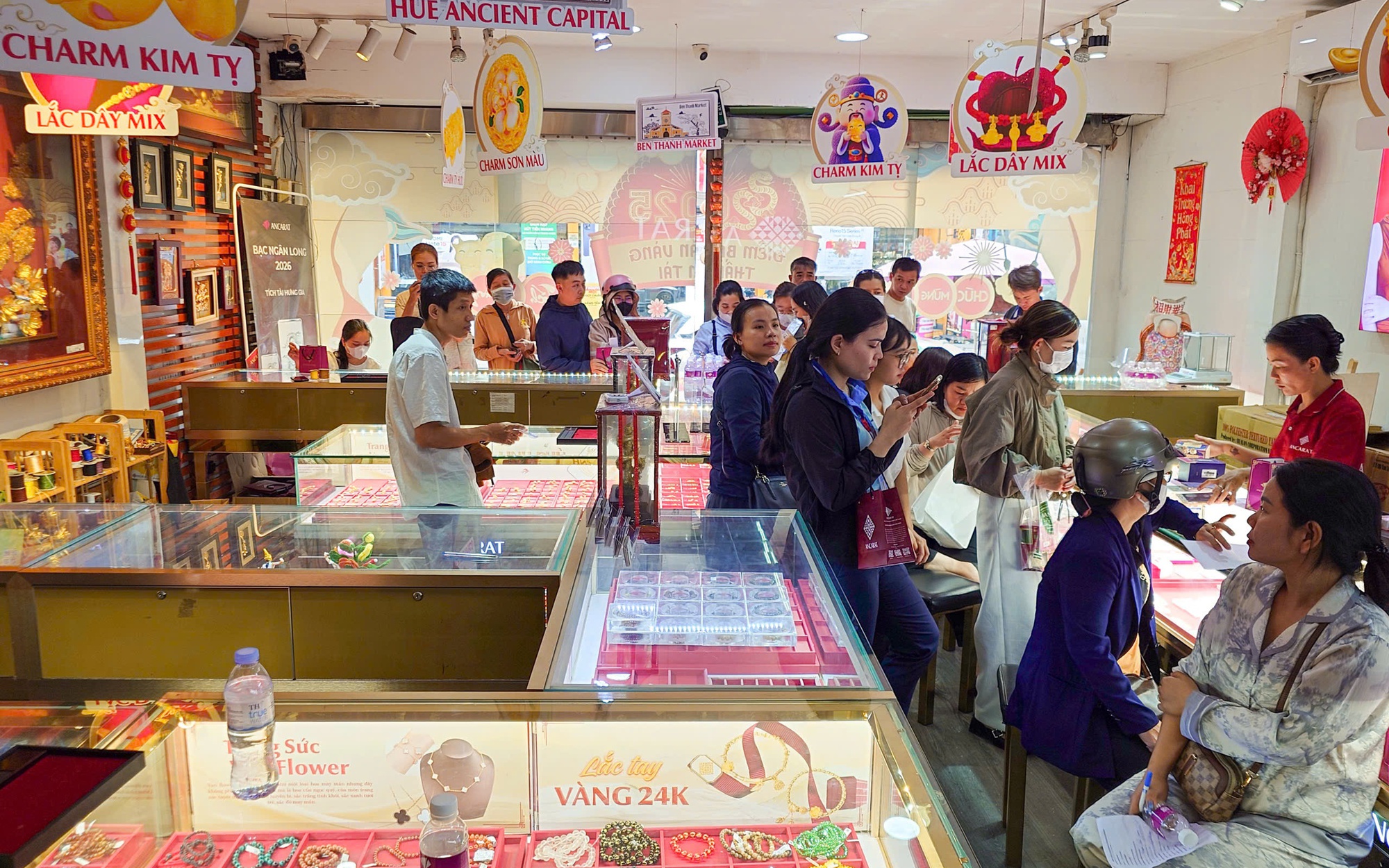 Giá vàng hôm nay 28-2: Bật tăng trở lại - Ảnh 2.