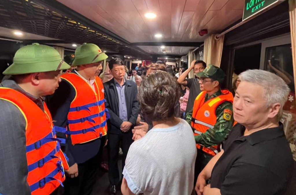 Sự cố cháy tàu Hạ Long không ảnh hưởng đến hoạt động lưu trú và tham quan - Ảnh 3.