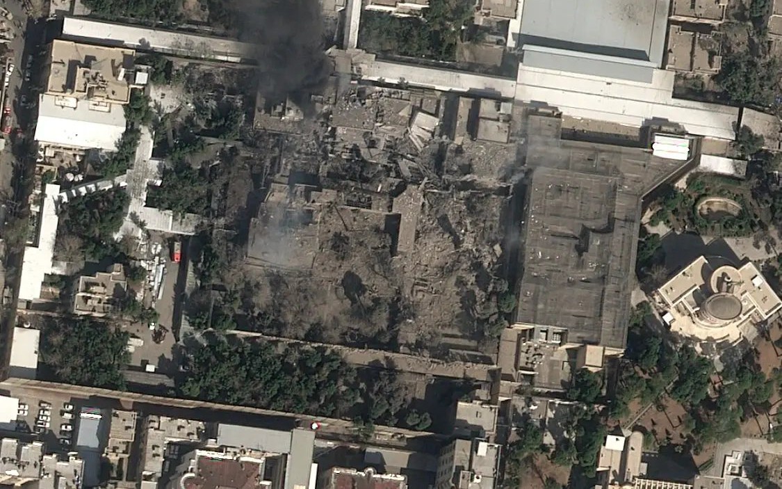 Truyền th&ocirc;ng Iran x&aacute;c nhận L&atilde;nh tụ Tối cao Ali Khamenei thiệt mạng - Ảnh 2.