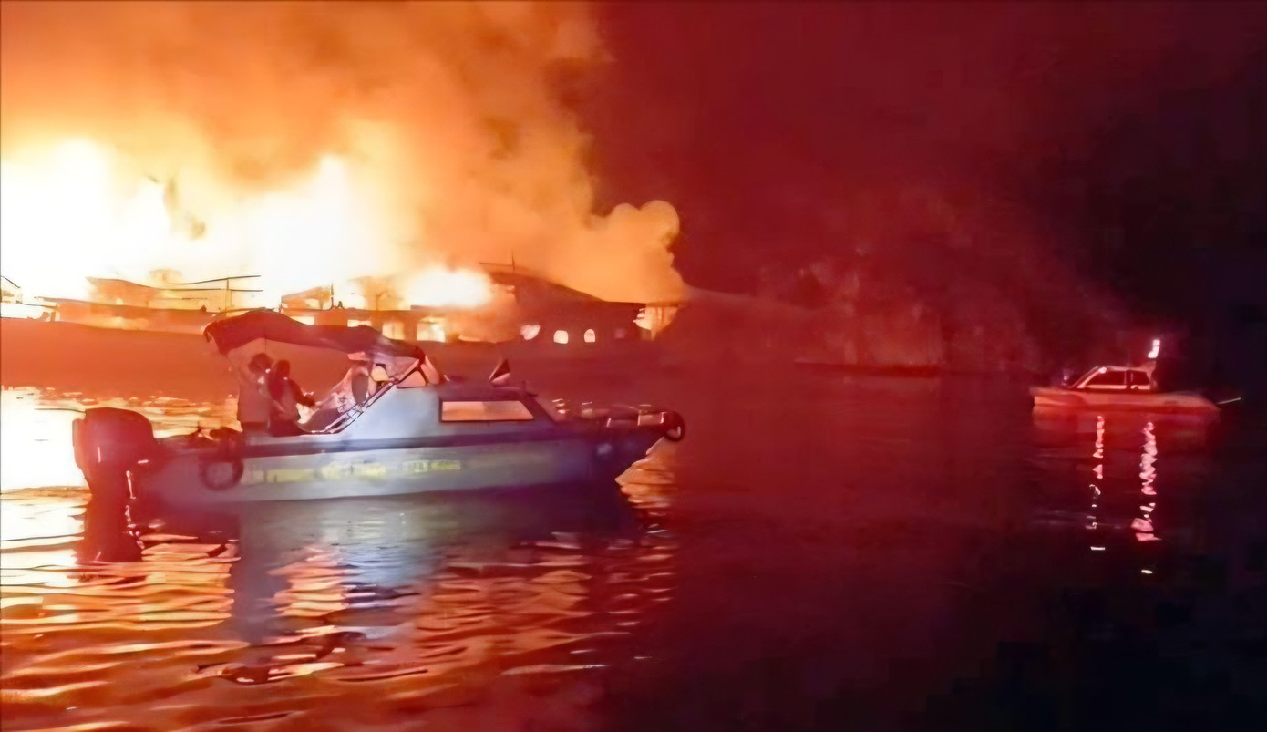 Sự cố cháy tàu Hạ Long không ảnh hưởng đến hoạt động lưu trú và tham quan - Ảnh 1.