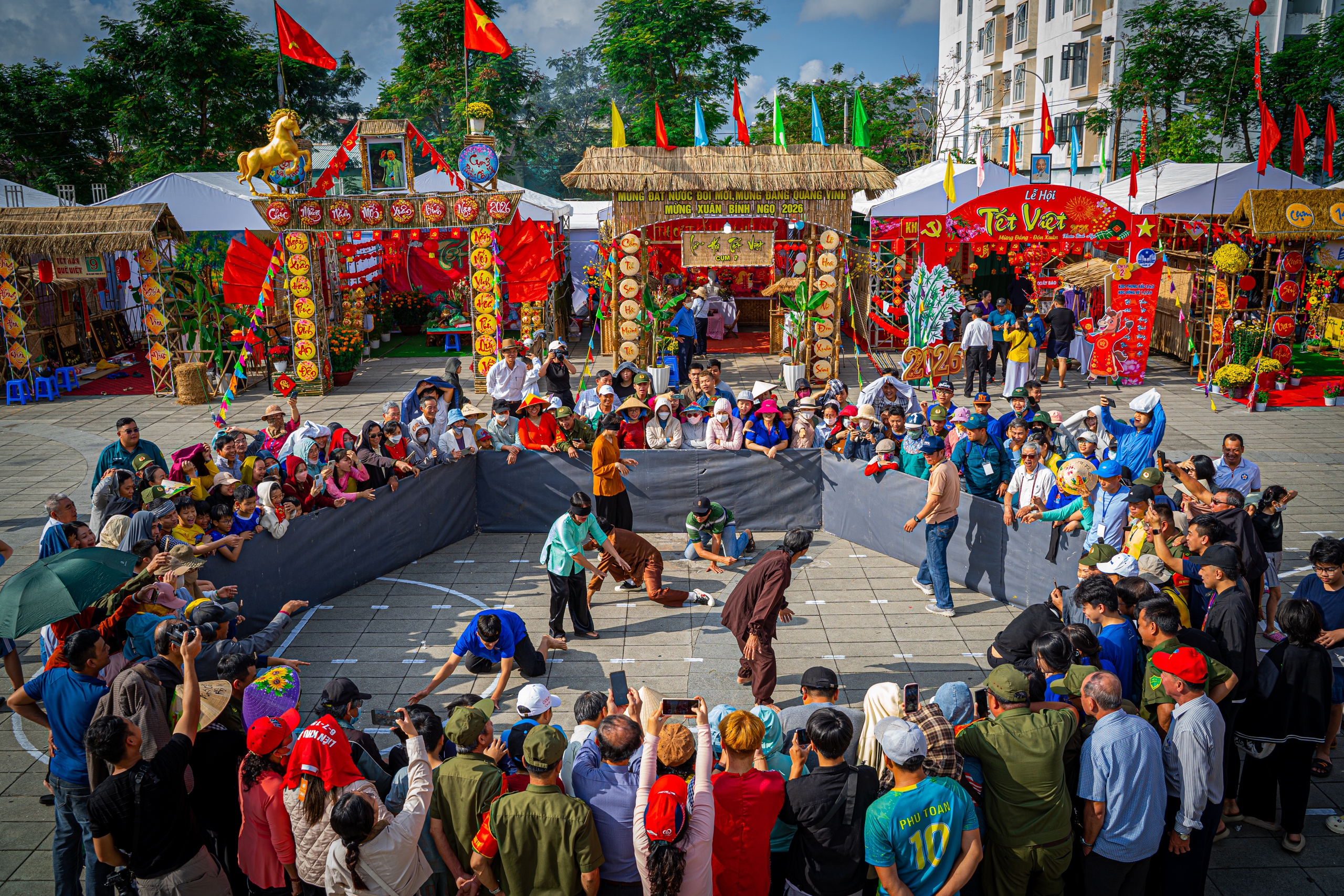 Cuộc thi ảnh Thi&ecirc;ng li&ecirc;ng cờ Tổ quốc v&agrave; vẻ đẹp Ng&agrave;y hội m&ugrave;a xu&acirc;n 2026 - Ảnh 2.