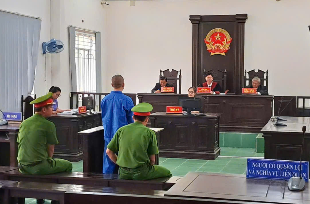 Vụ án cướp giật tài sản ở Tây Ninh: Hai bị cáo lãnh 9 năm tù giam - Ảnh 3. Vụ án cướp giật tài sản ở Tây Ninh: Hai bị cáo lãnh 9 năm tù giam - Ảnh 3.